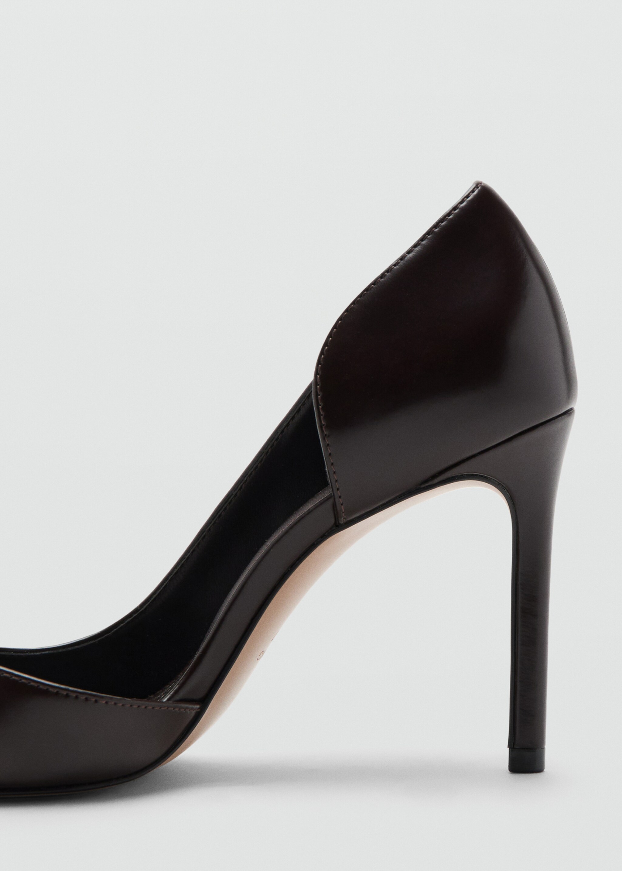 Asymmetrical heeled shoes - Details of the article 1, Chocolate. Ref: 27081208-00.