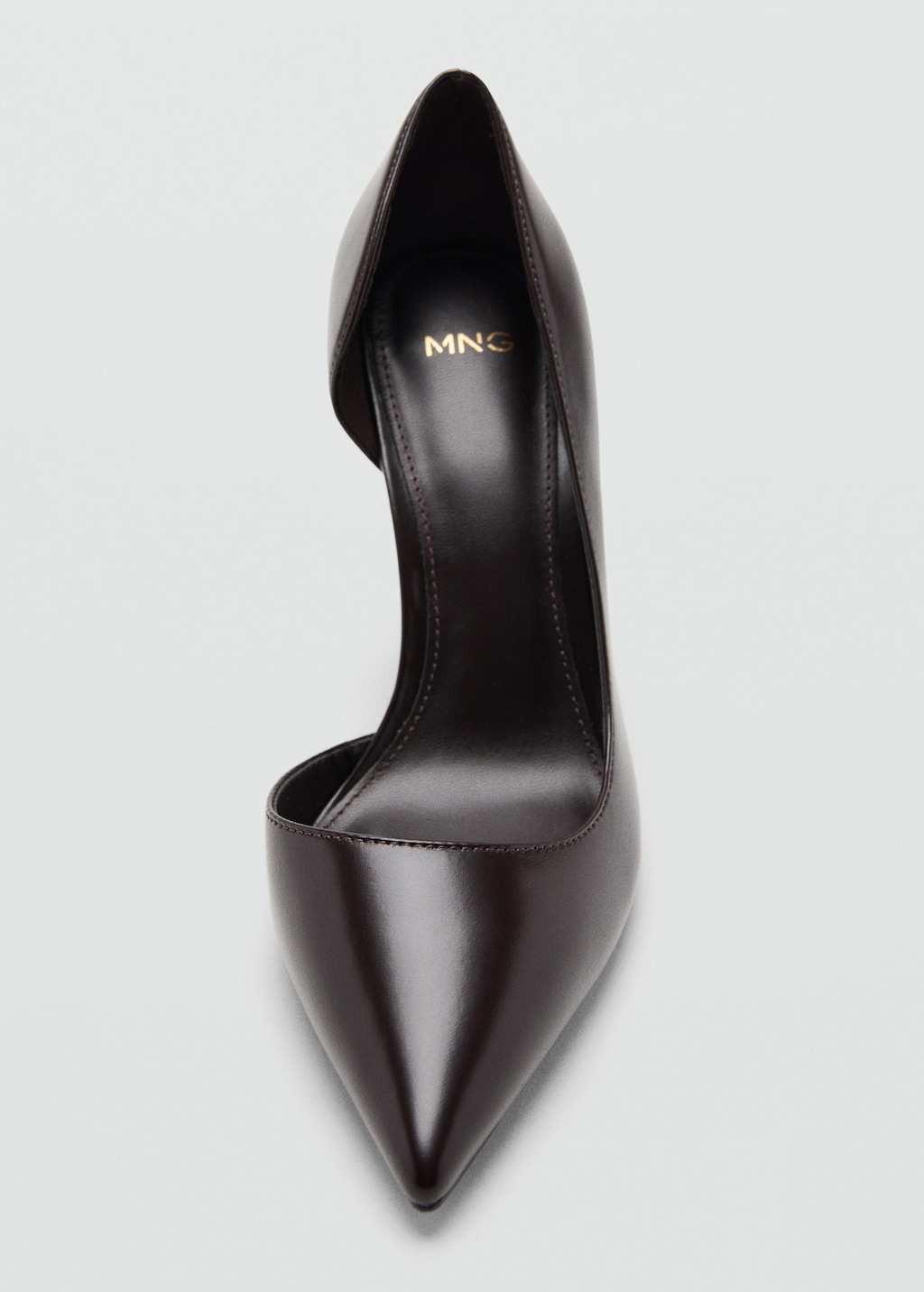 Asymmetrical heeled shoes