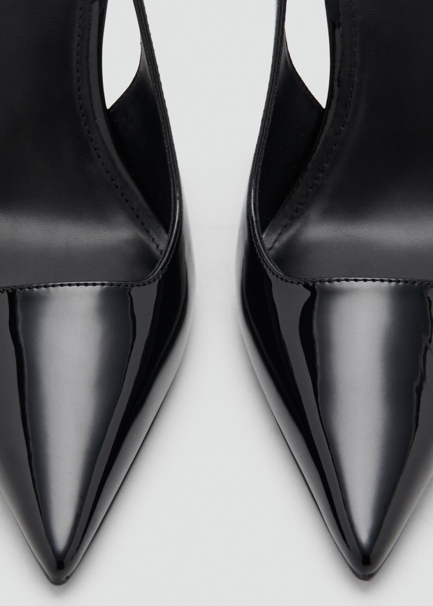 Patent heeled shoes - Details of the article 1