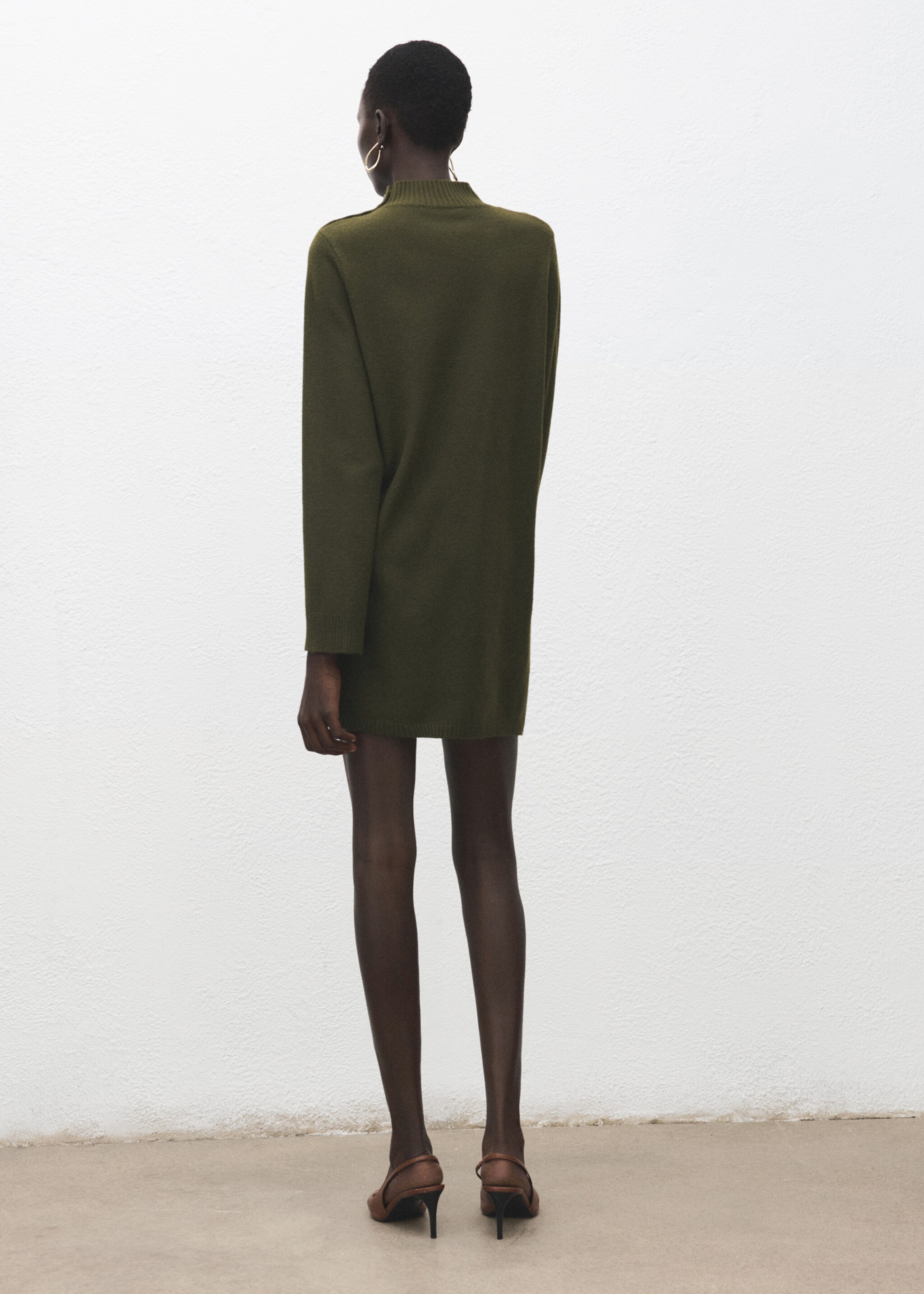 Button knit dress - Reverse of the article, Khaki. Ref: 27081214-00.