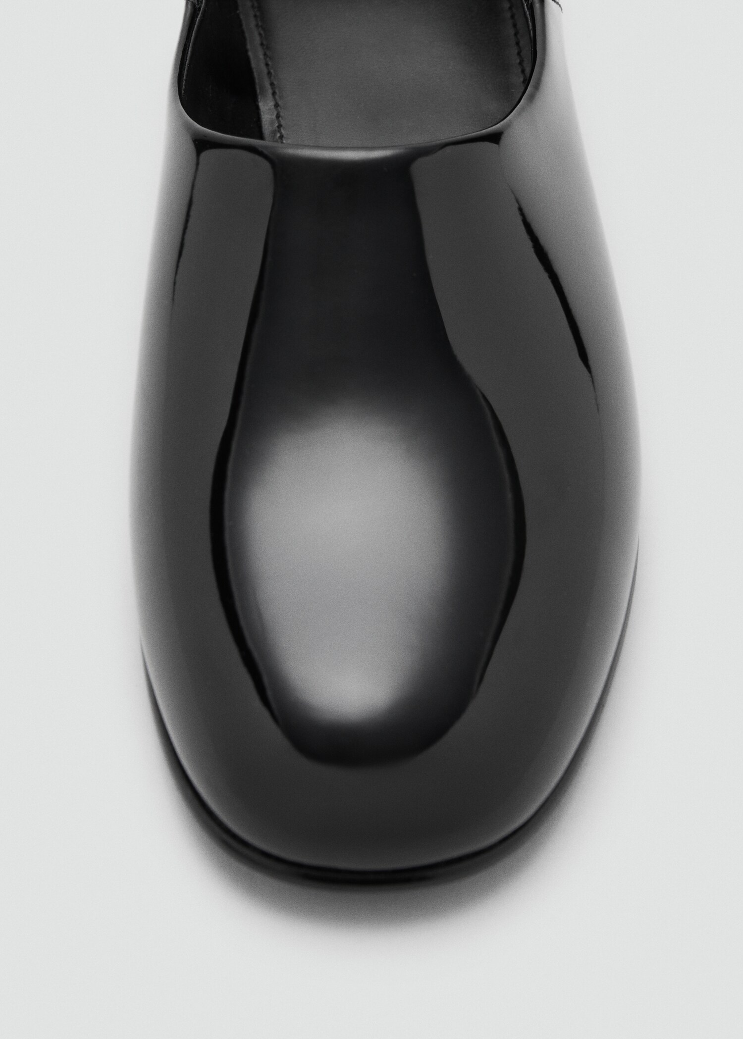 Patent leather flat shoe - Details of the article 1