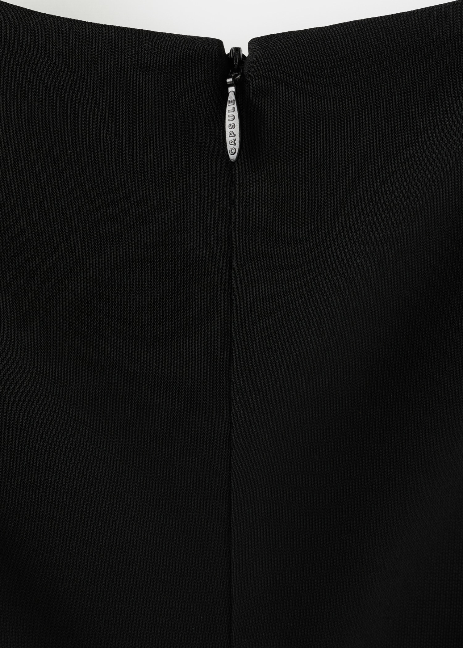 Nauwsluitende jurk met transparante schouderbandjes - Detail van het artikel 0