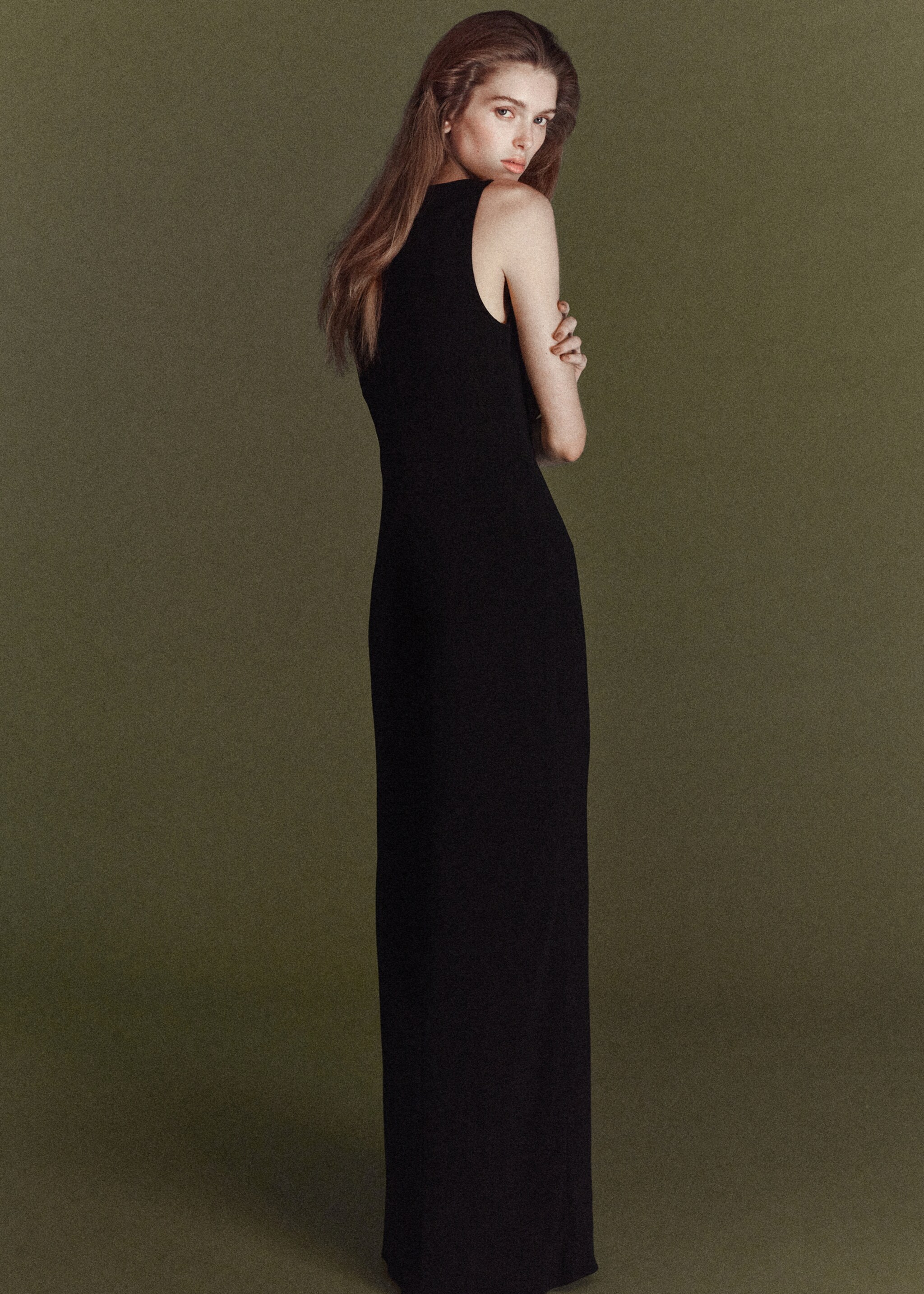 Nauwsluitende jurk met transparante schouderbandjes - Achterkant van het artikel, Zwart. Ref: 27081222-00.