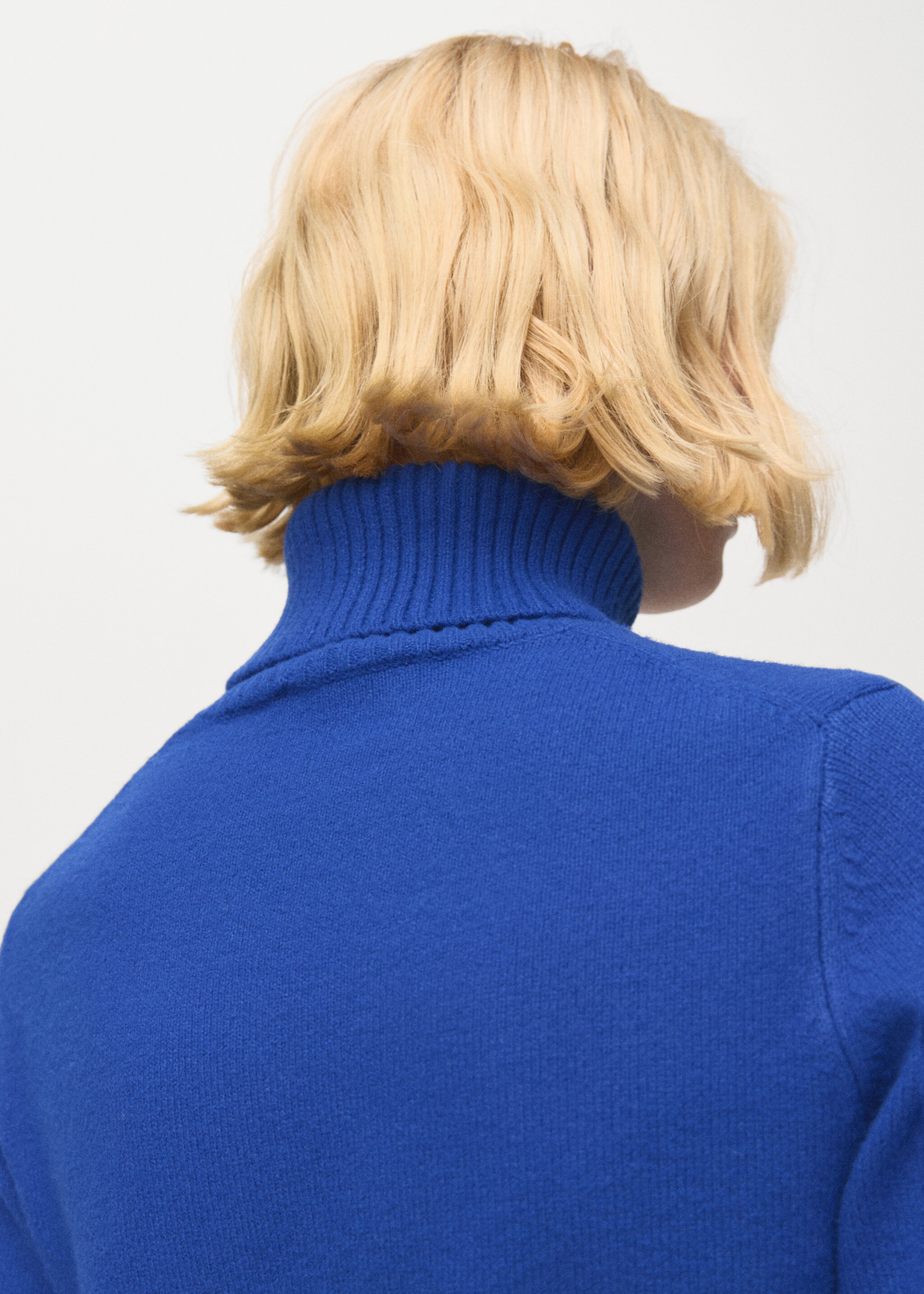 Turtleneck knitted sweater - Details of the article 1, Vibrant blue. Ref: 27081223-00.