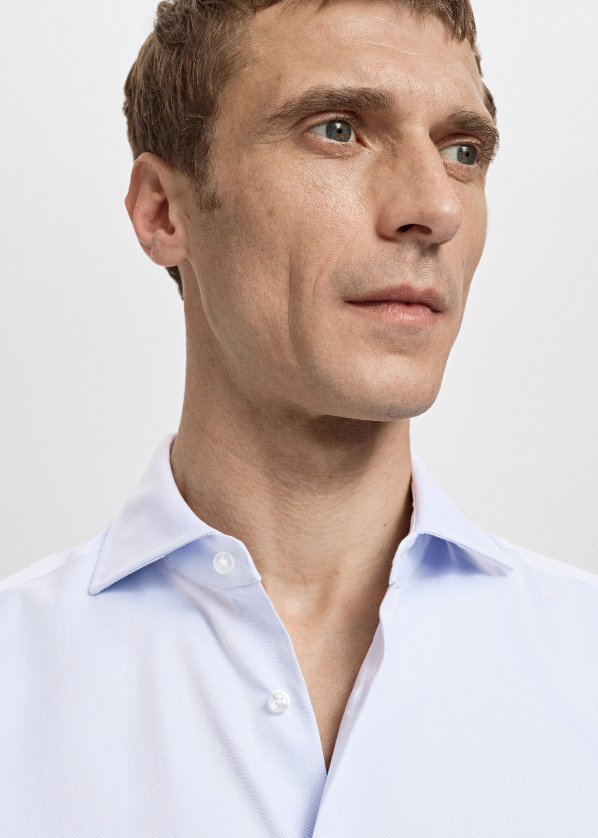 Slim-fit twill fabric dress shirt - Details of the article 1, Sky Blue. Ref: 27081229-00.