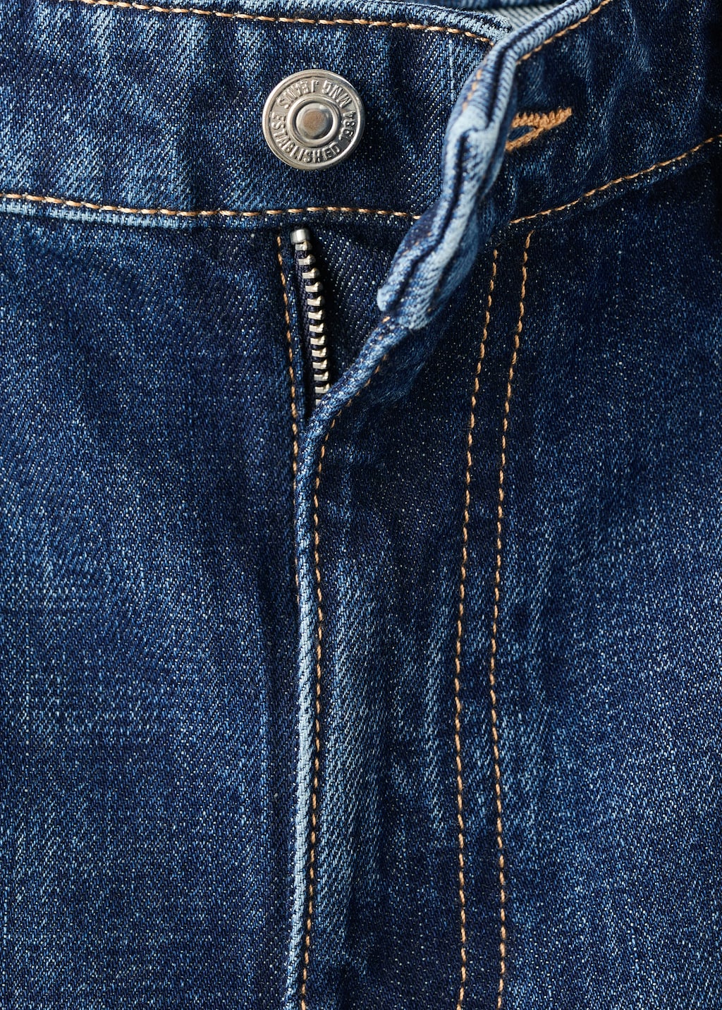 Low-rise wide-leg jeans