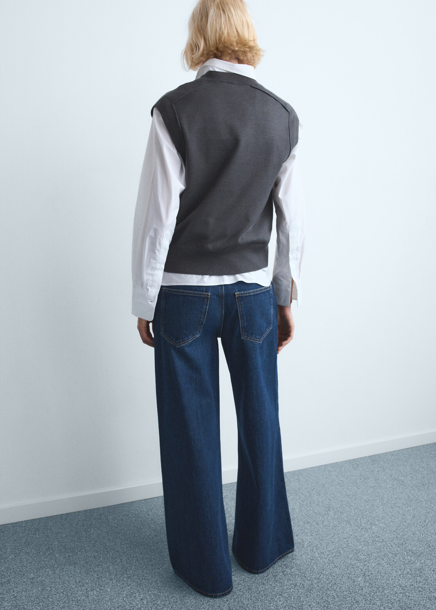 Low-rise wide-leg jeans - Reverse of the article