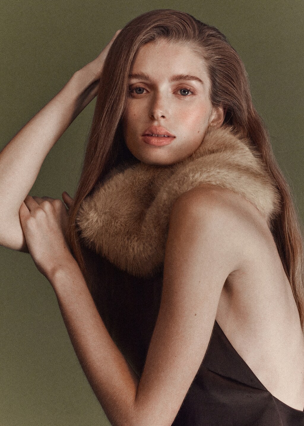 Satin dress with faux-fur collar - image 4