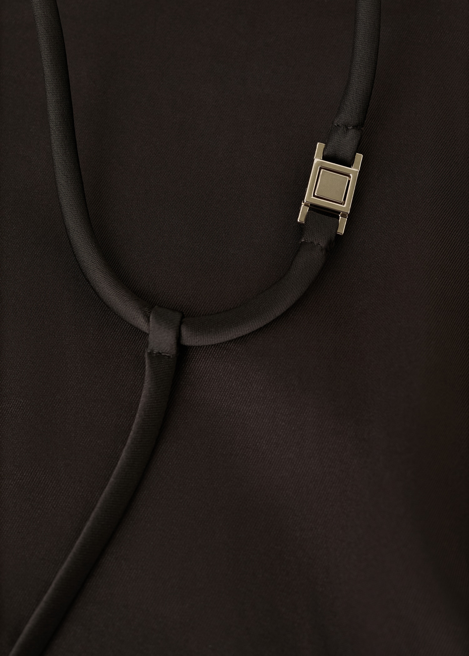 Satijnen jurk met halslijn van imitatiebont - Detail van het artikel 8