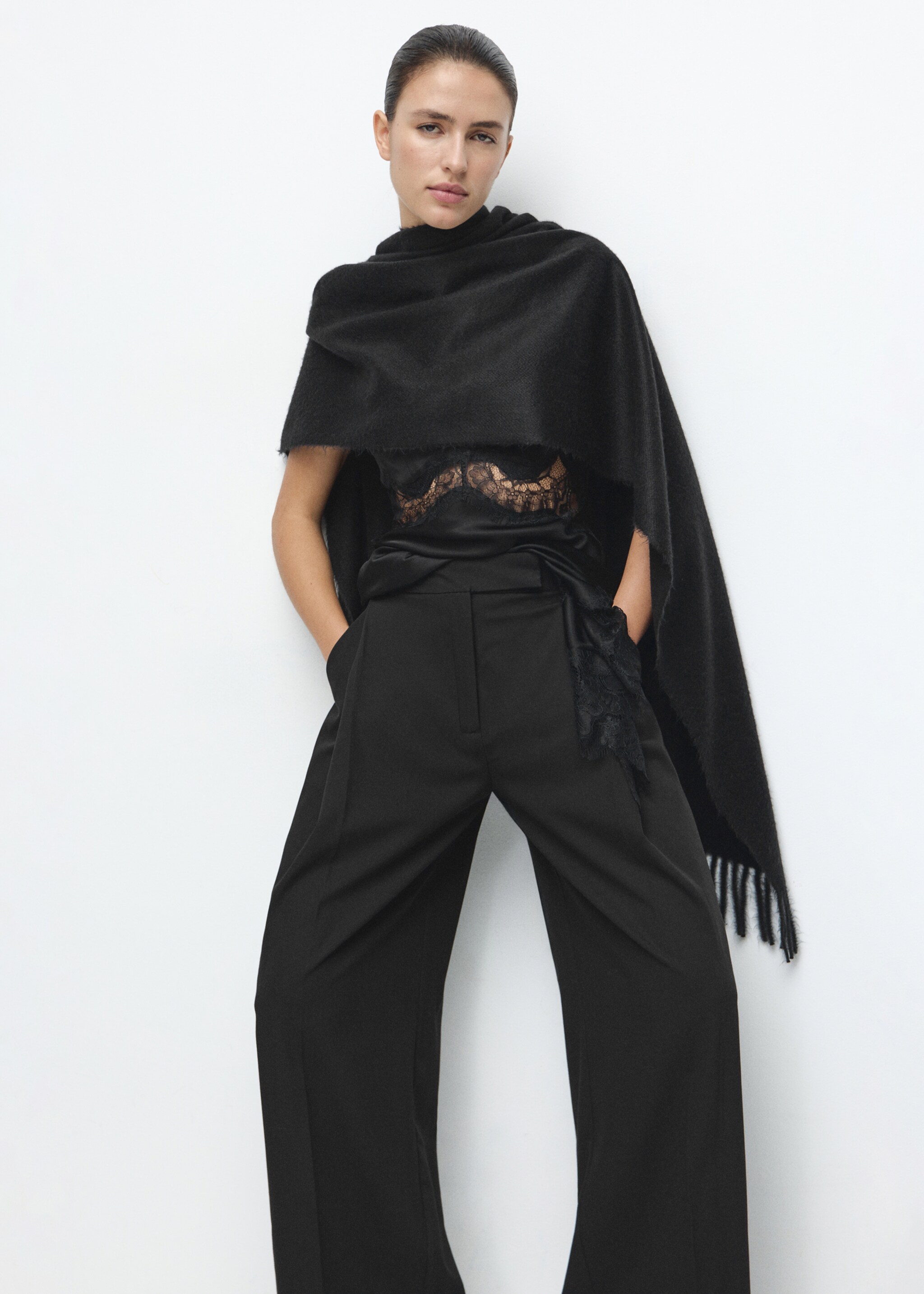 Pleated wide leg trousers - Details of the article 1, Black. Ref: 27081234-00.