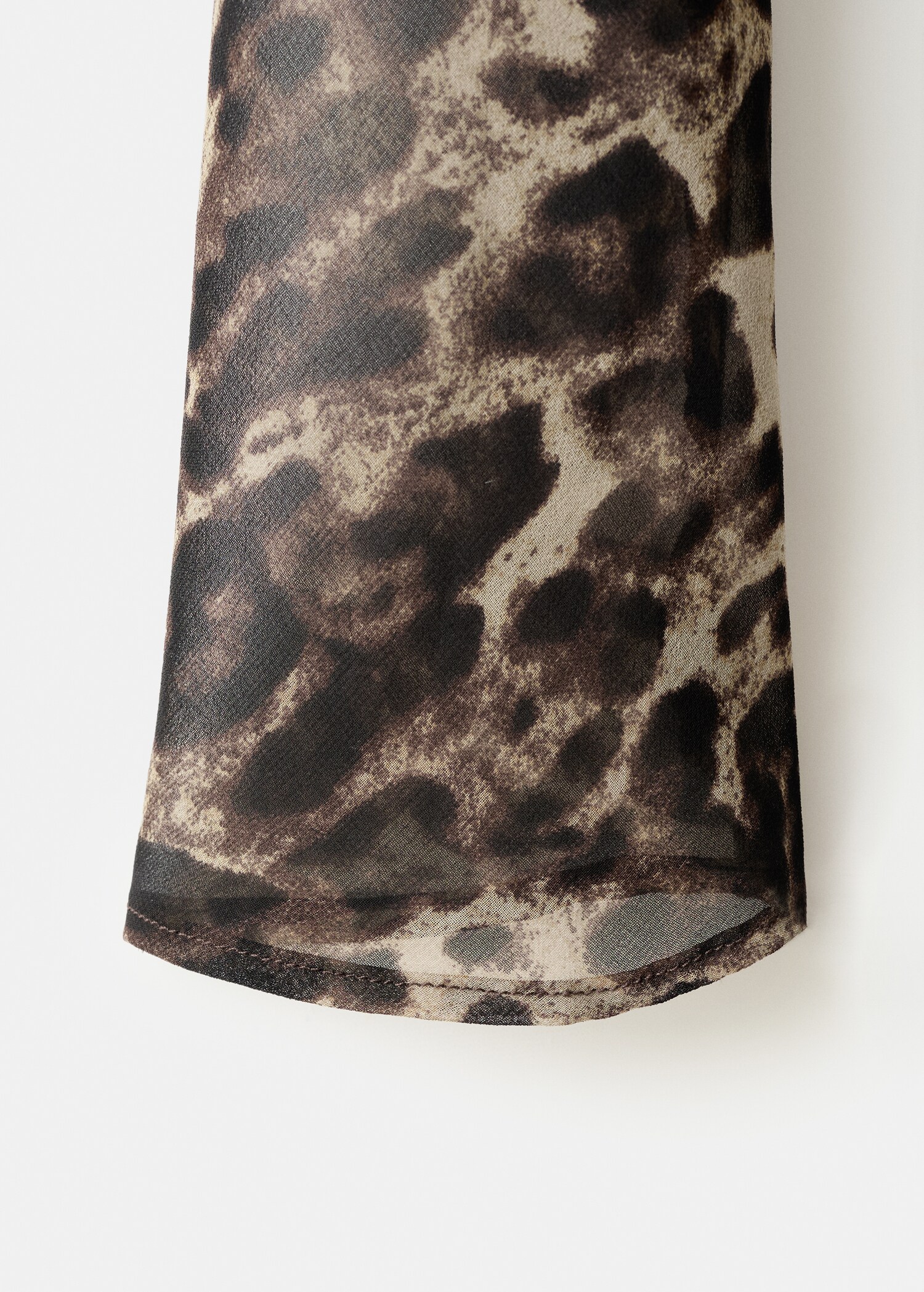 Leopard print dress with gathered waist - Details of the article 8