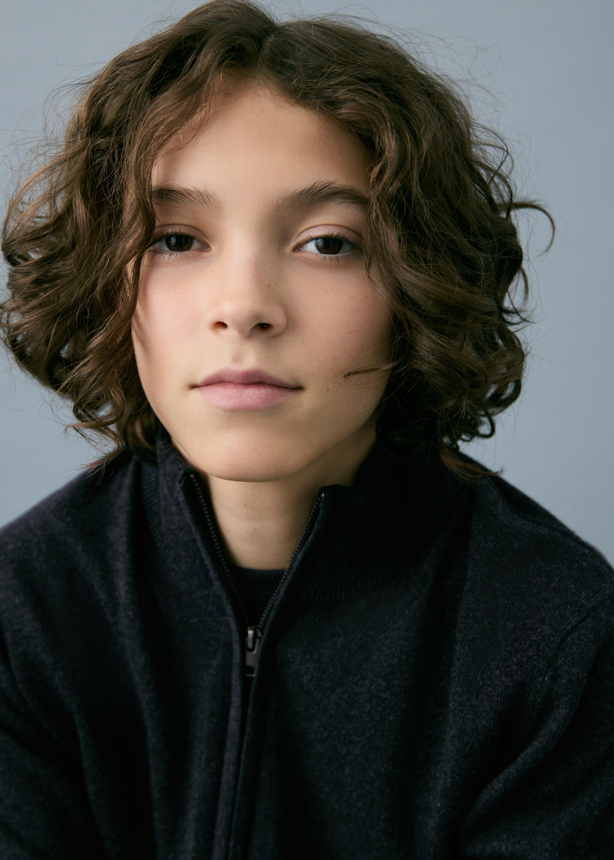 Zipped knit cardigan - Details of the article 1, Charcoal. Ref: 27081253-00.