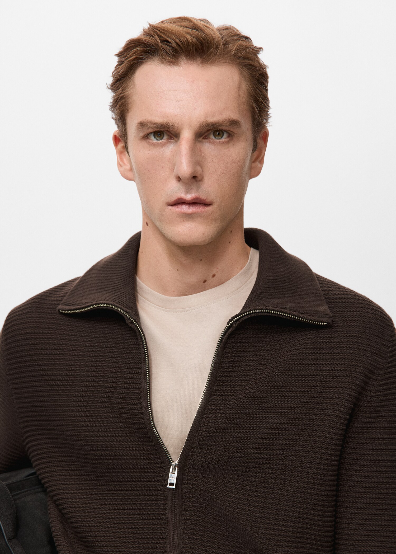 Structured knitted cardigan with zip - Details of the article 1