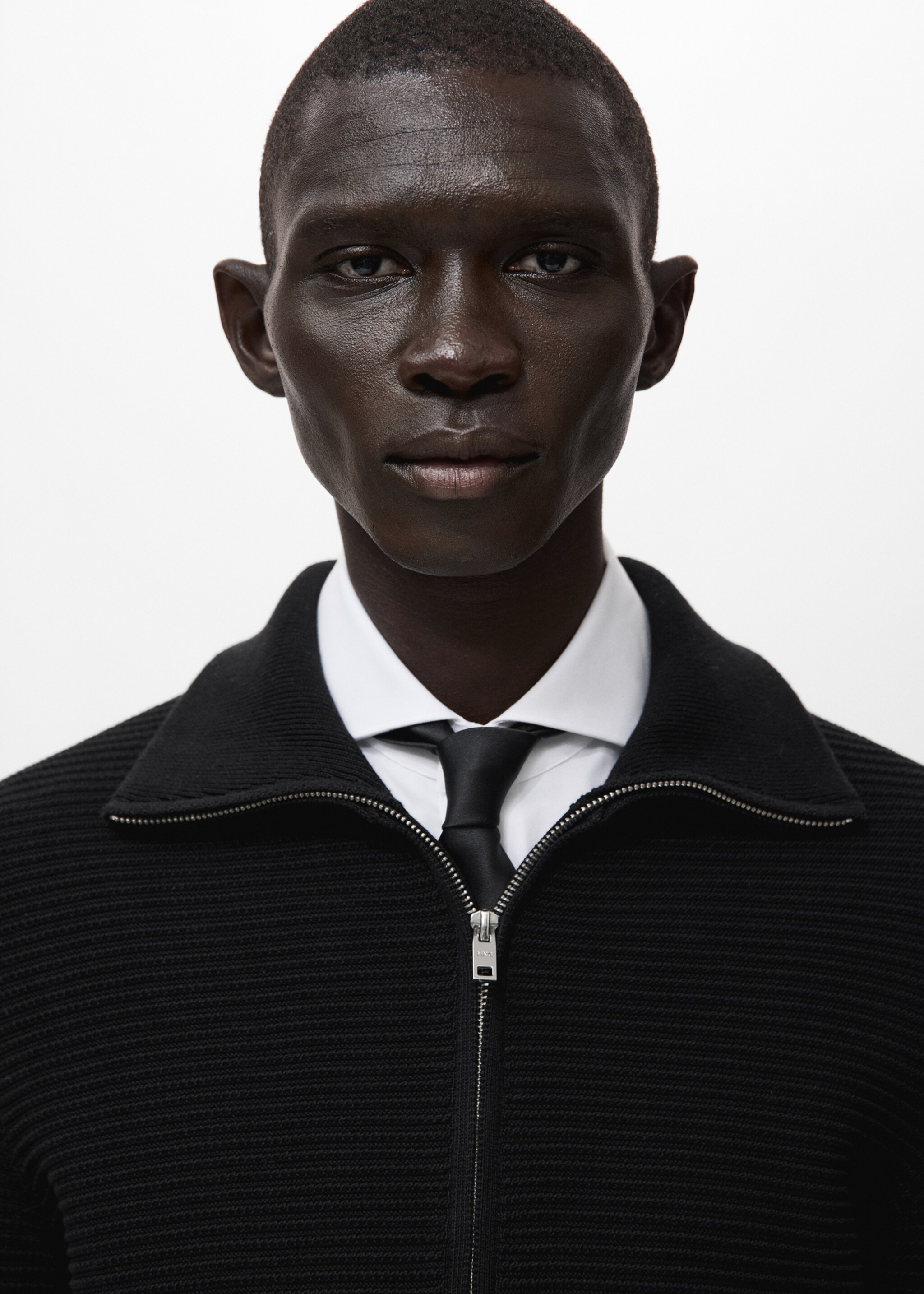 Structured knitted cardigan with zip - Details of the article 1, Black. Ref: 27081259-00.