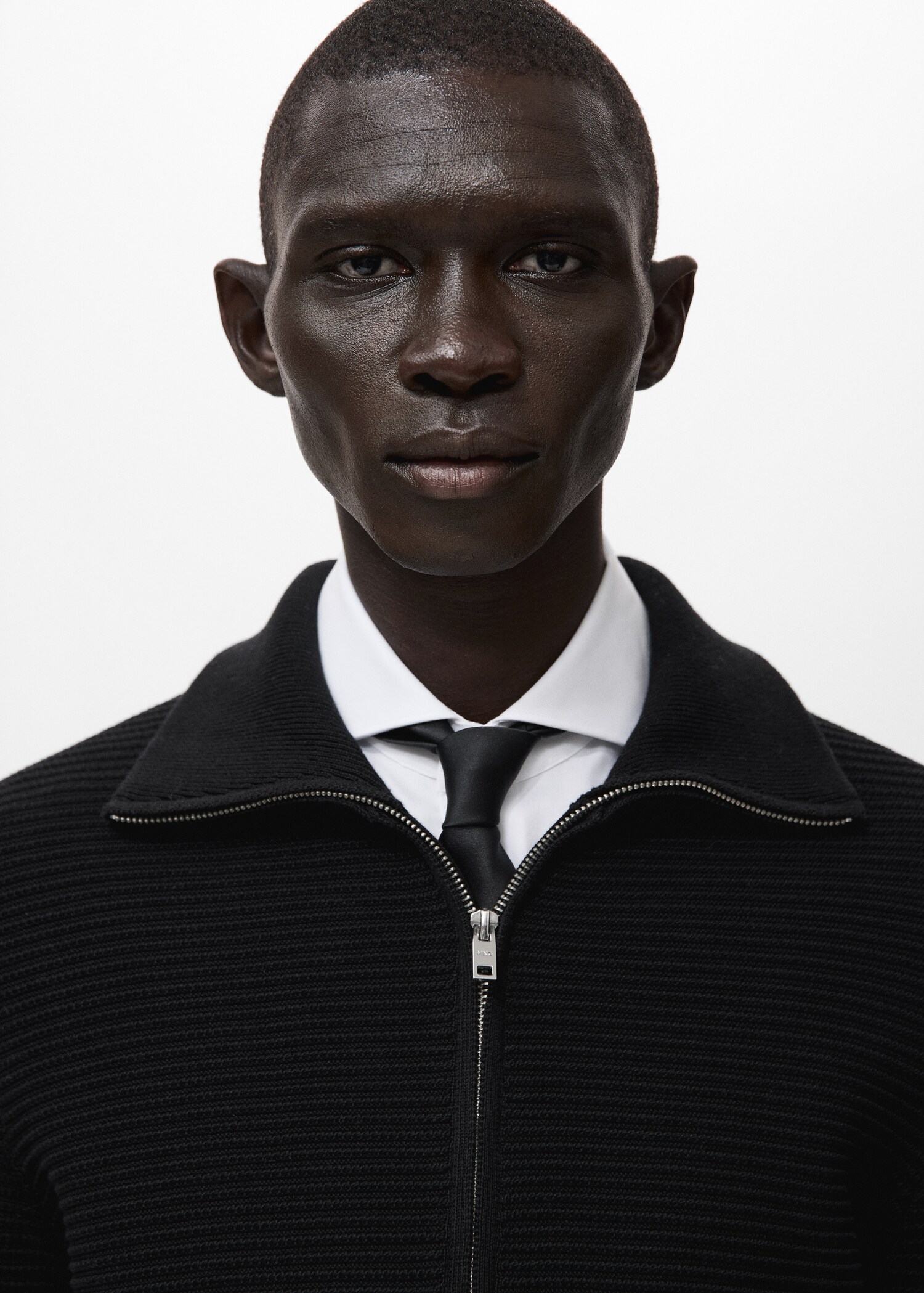 Structured knitted cardigan with zip - Details of the article 1