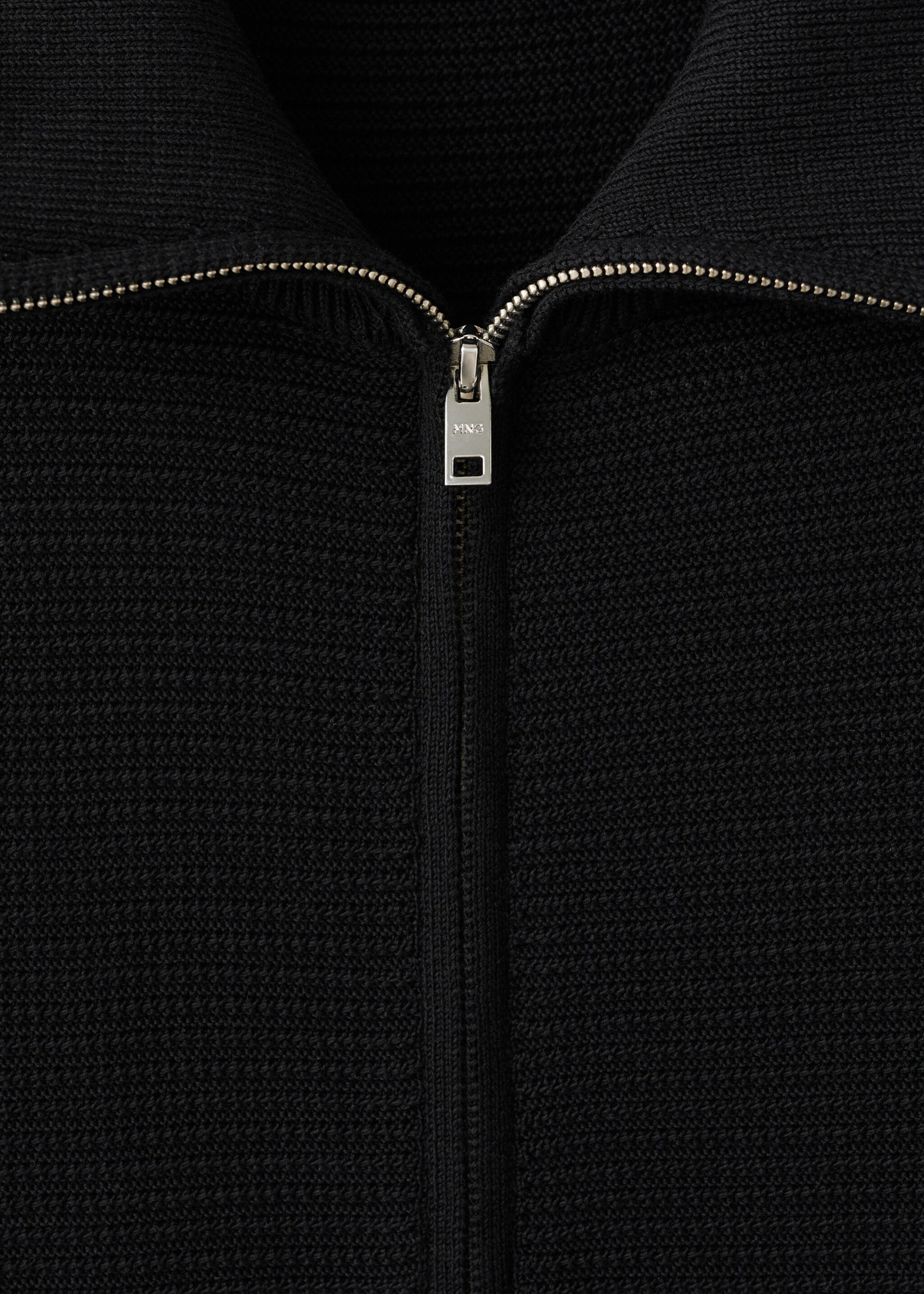 Structured knitted cardigan with zip - Details of the article 8, Black. Ref: 27081259-00.