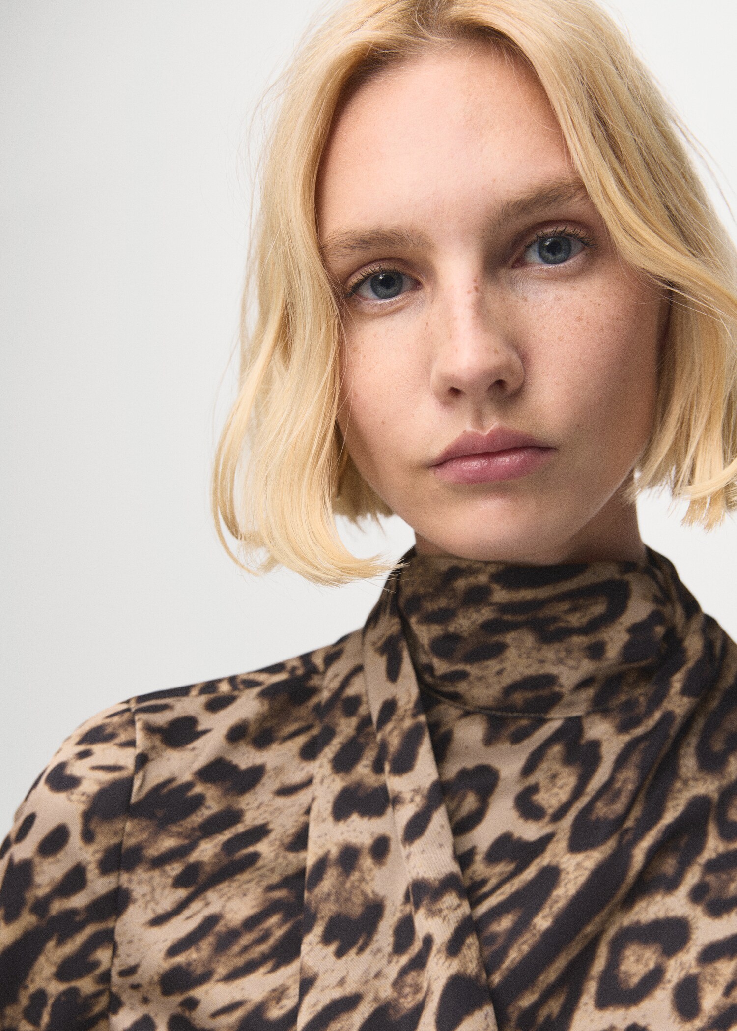 Blusa animal print fular - Detalle del artículo 1
