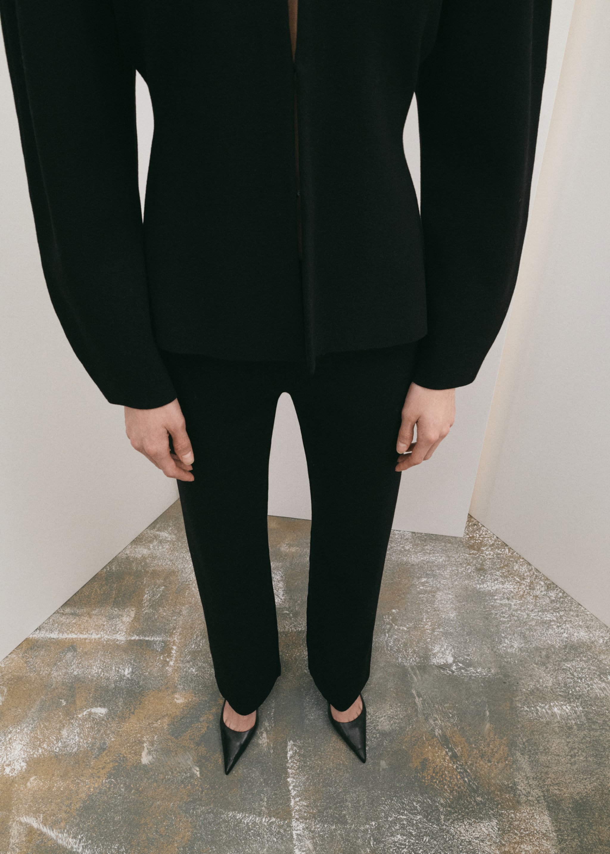 Side slit knit trousers - Medium plane, Black. Ref: 27081270-00.