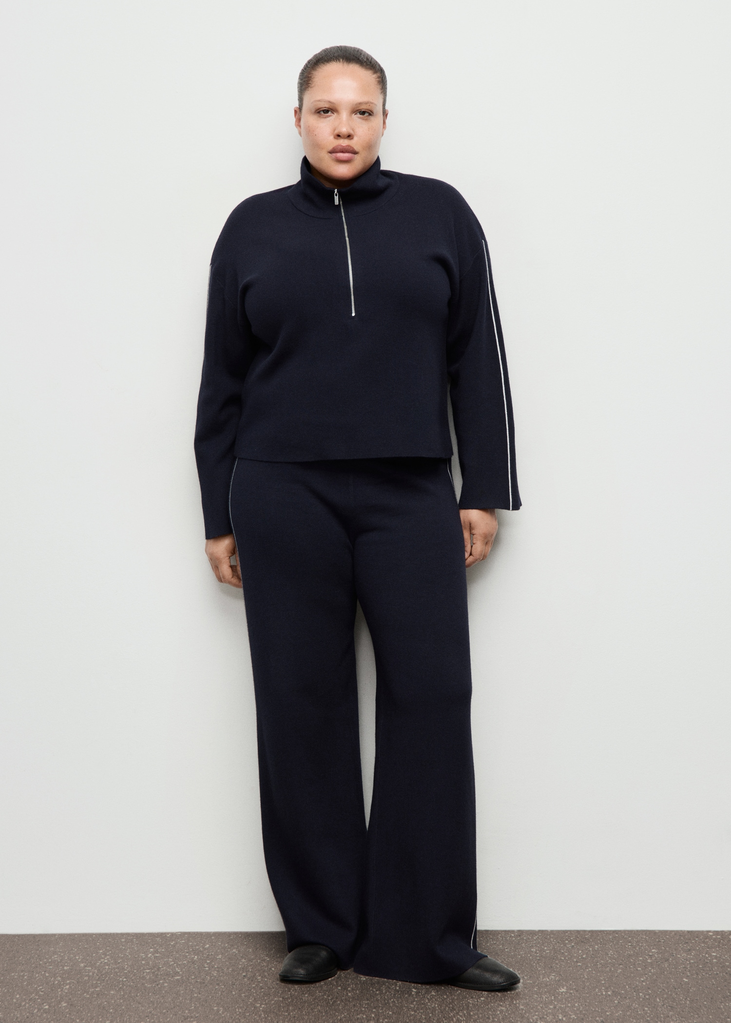 Contrast stripe straight trousers - Details of the article 3