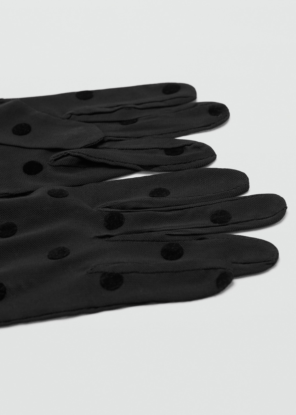 Long spotted gloves