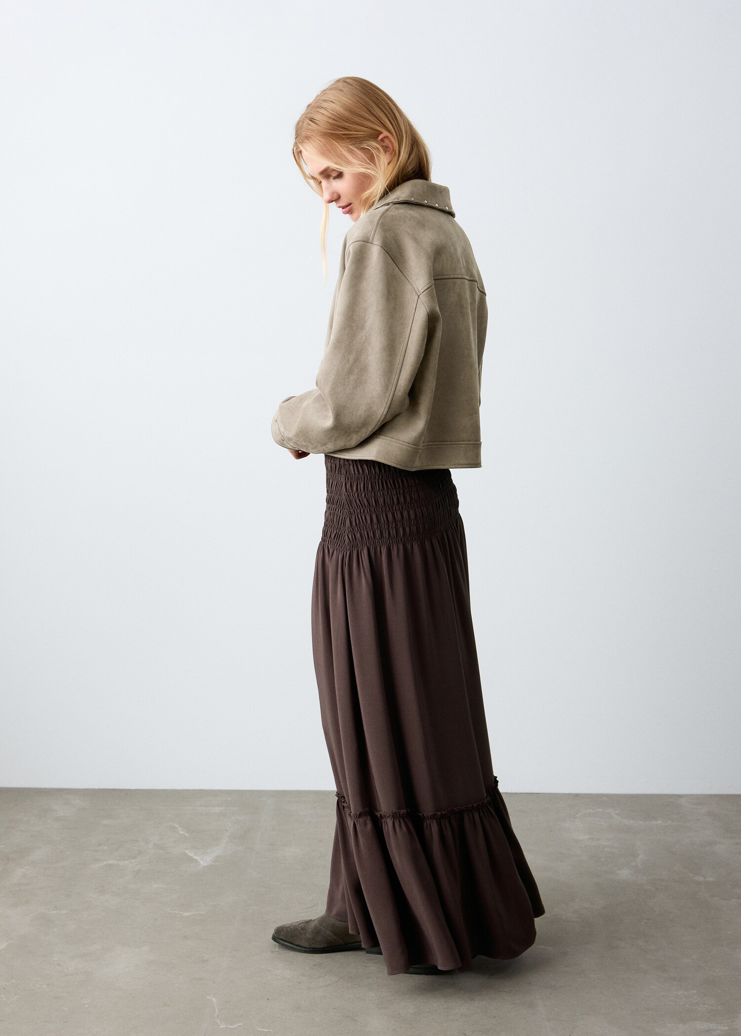 تنورة طويلة بطيّات مجمعة - رؤية وسط