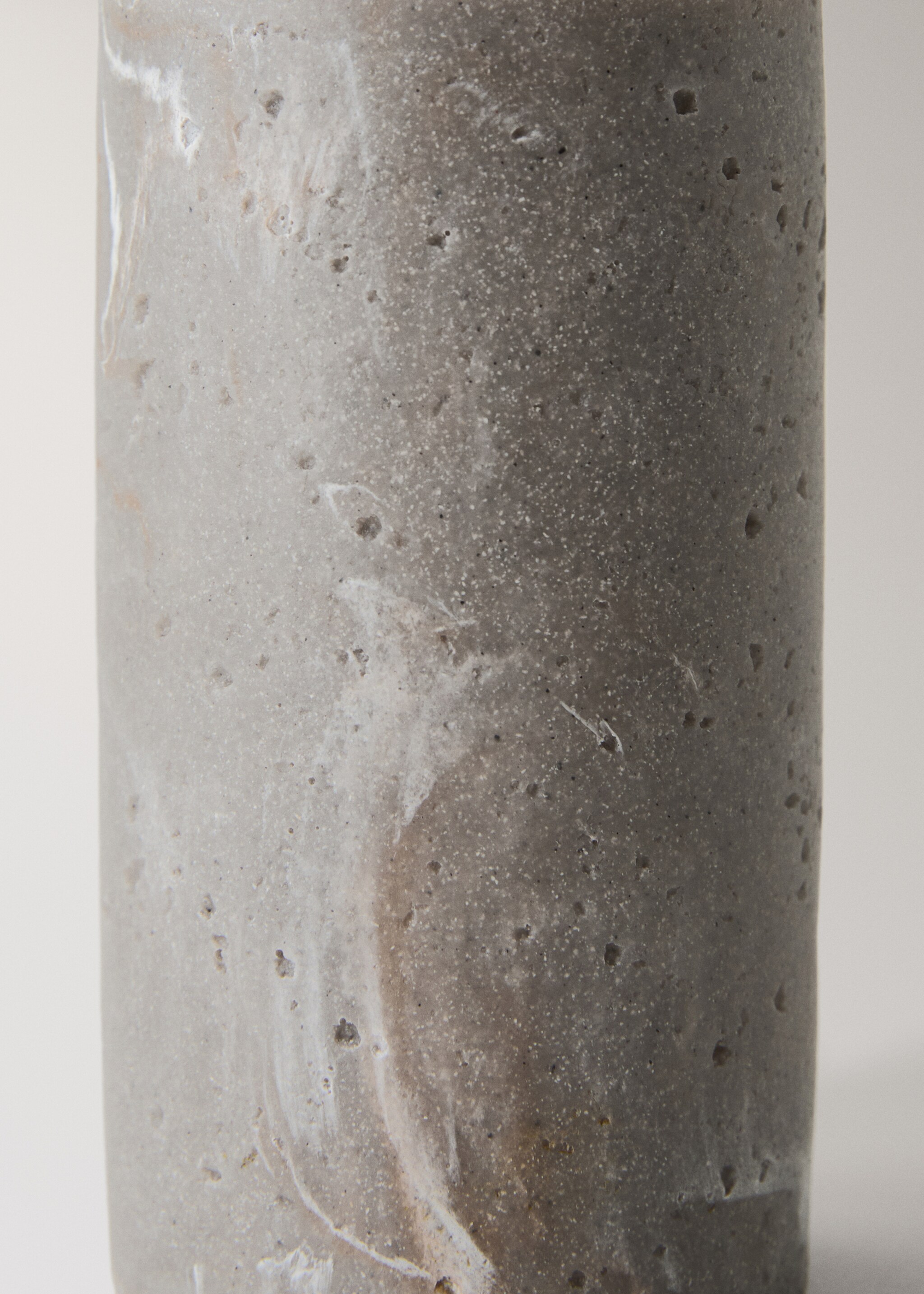 Travertine-effect resin soap dispenser - Details of the article 2, Light/Pastel Grey. Ref: 27081295-00.
