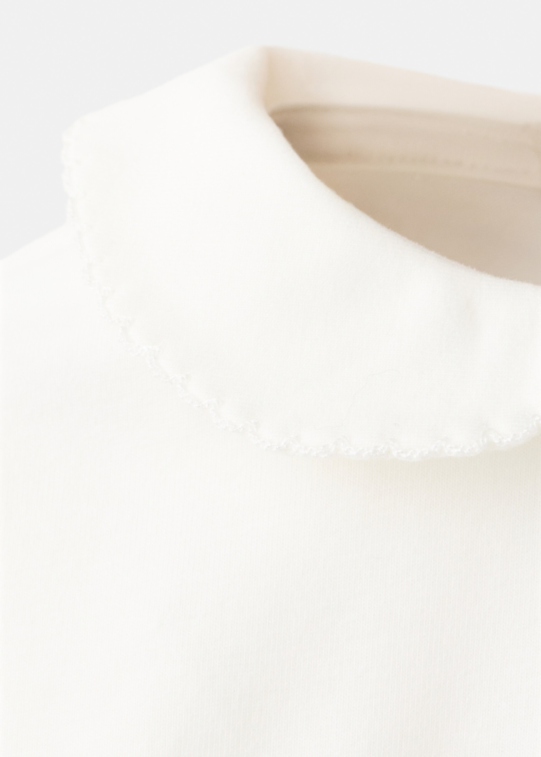 Body cuello bebé bordado - Detall de l'article 8, Blanc trencat. Ref: 27081298-00.