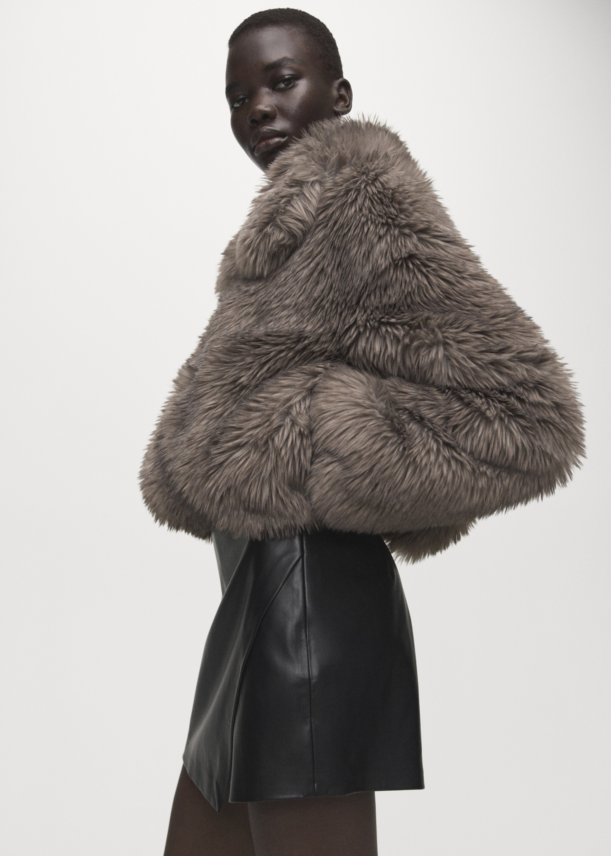 Faux-leather culottes - Details of the article 1, Black. Ref: 27081301-00.