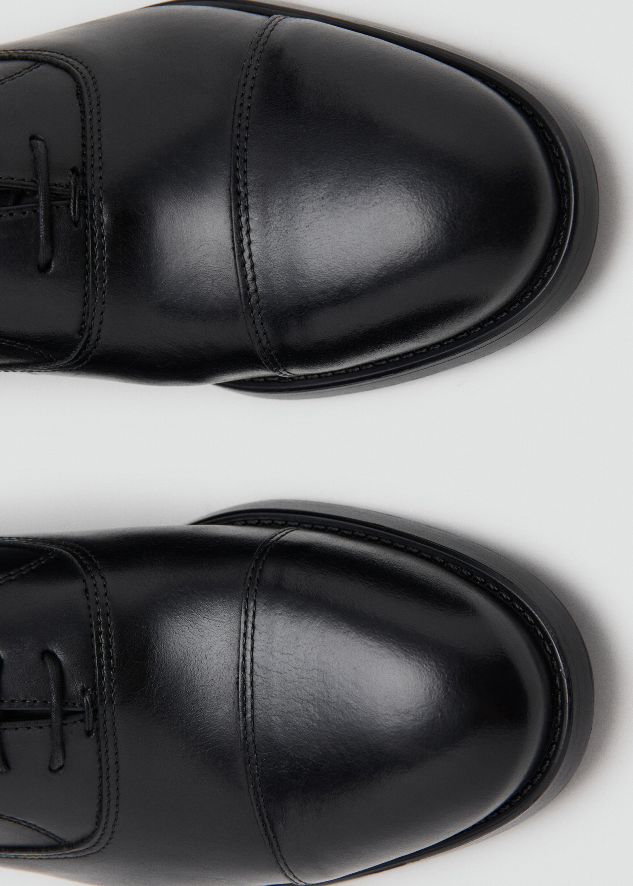 Oxford style leather shoe - Details of the article 2, Black. Ref: 27081302-00.