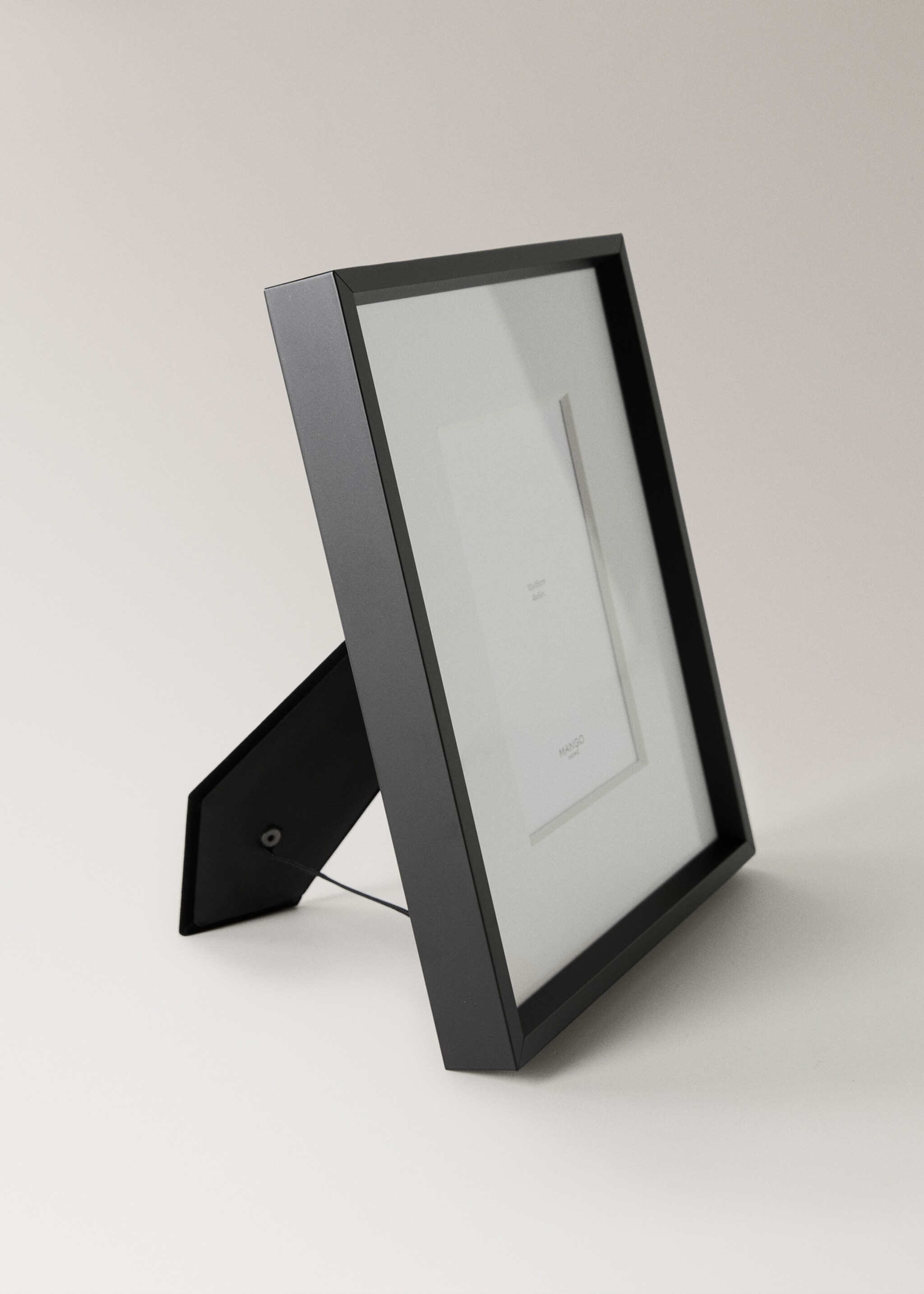 Middelgrote passe-partoutlijst - Detail van het artikel 1, Zwart. Ref: 27081303-00.