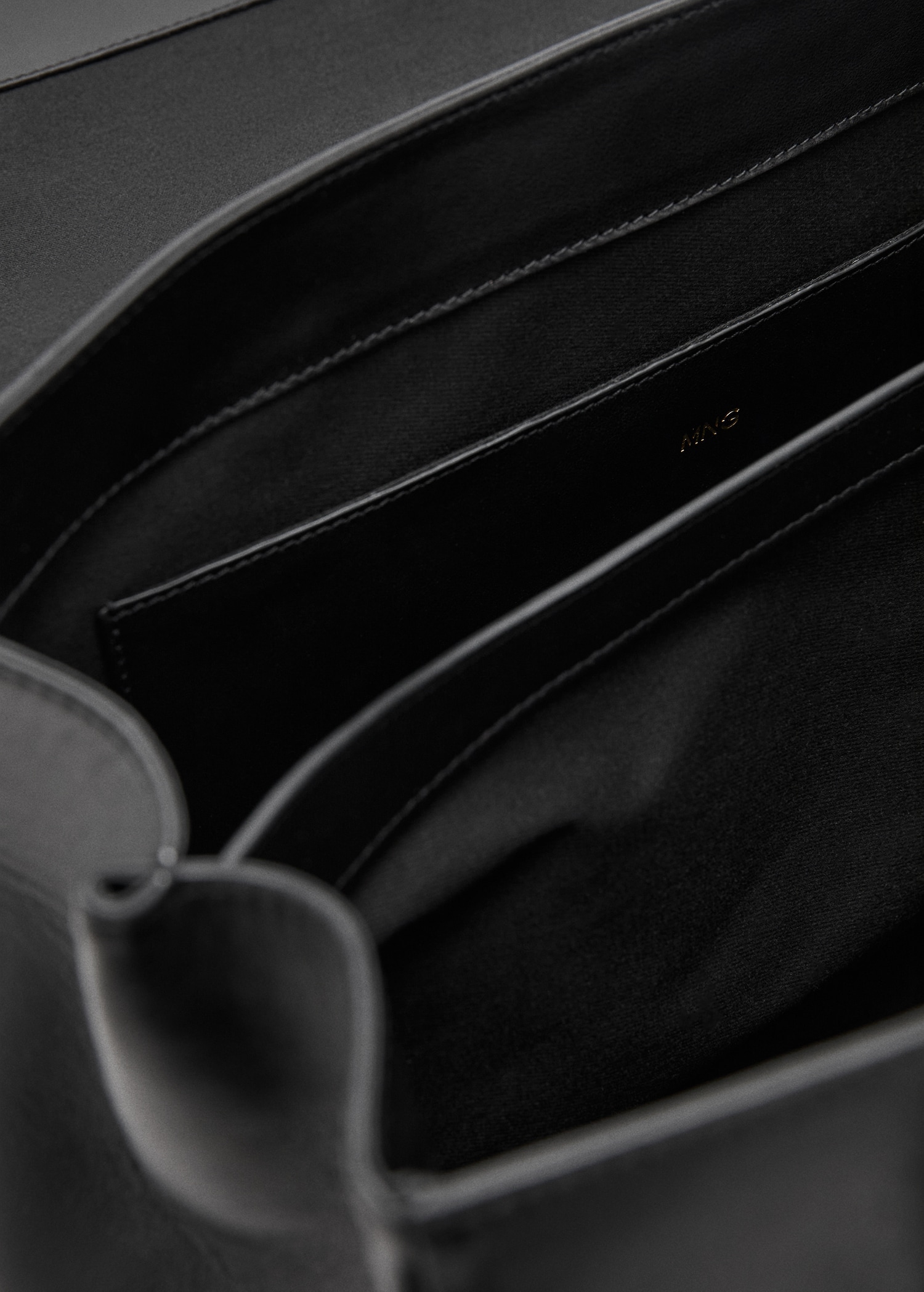 Leather shopper bag with charms - Details of the article 3