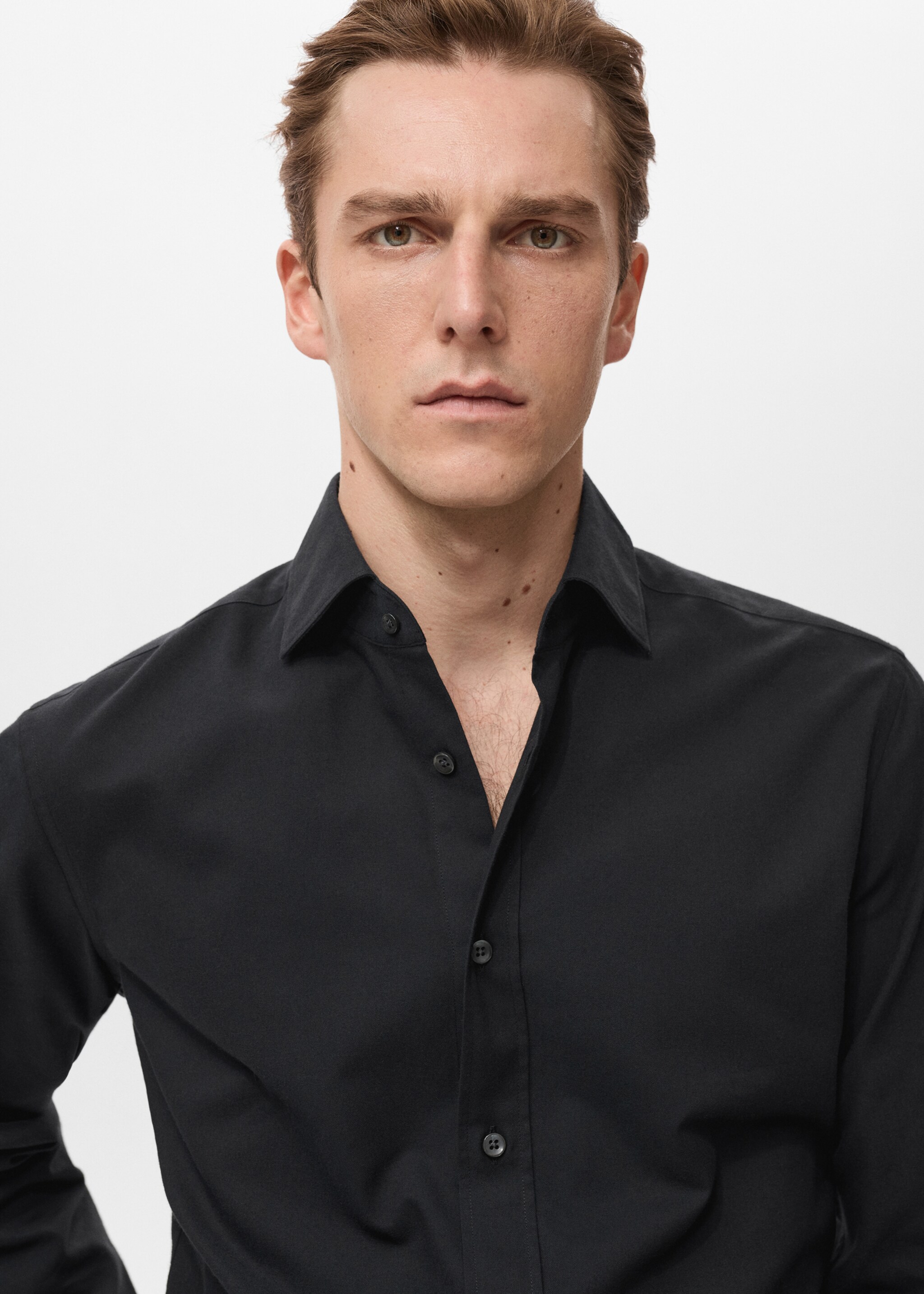 Camisa 100% algodón slim fit - Detalle del artículo 1, Negro. Ref: 27081310-00.