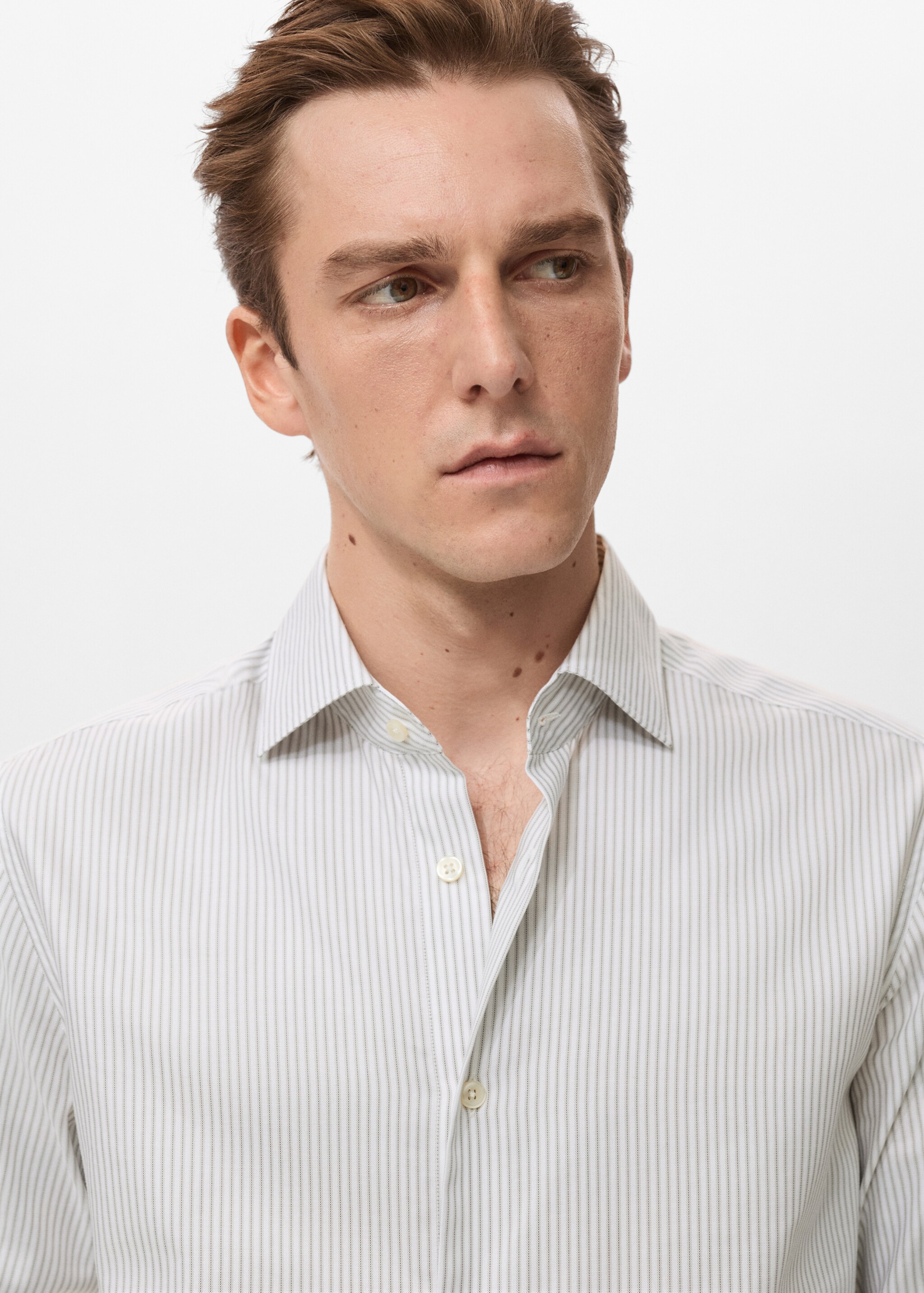 Chemise 100 % coton rayures slim-fit - Détail de l'article 1, Gris chiné clair. Ref: 27081313-00.