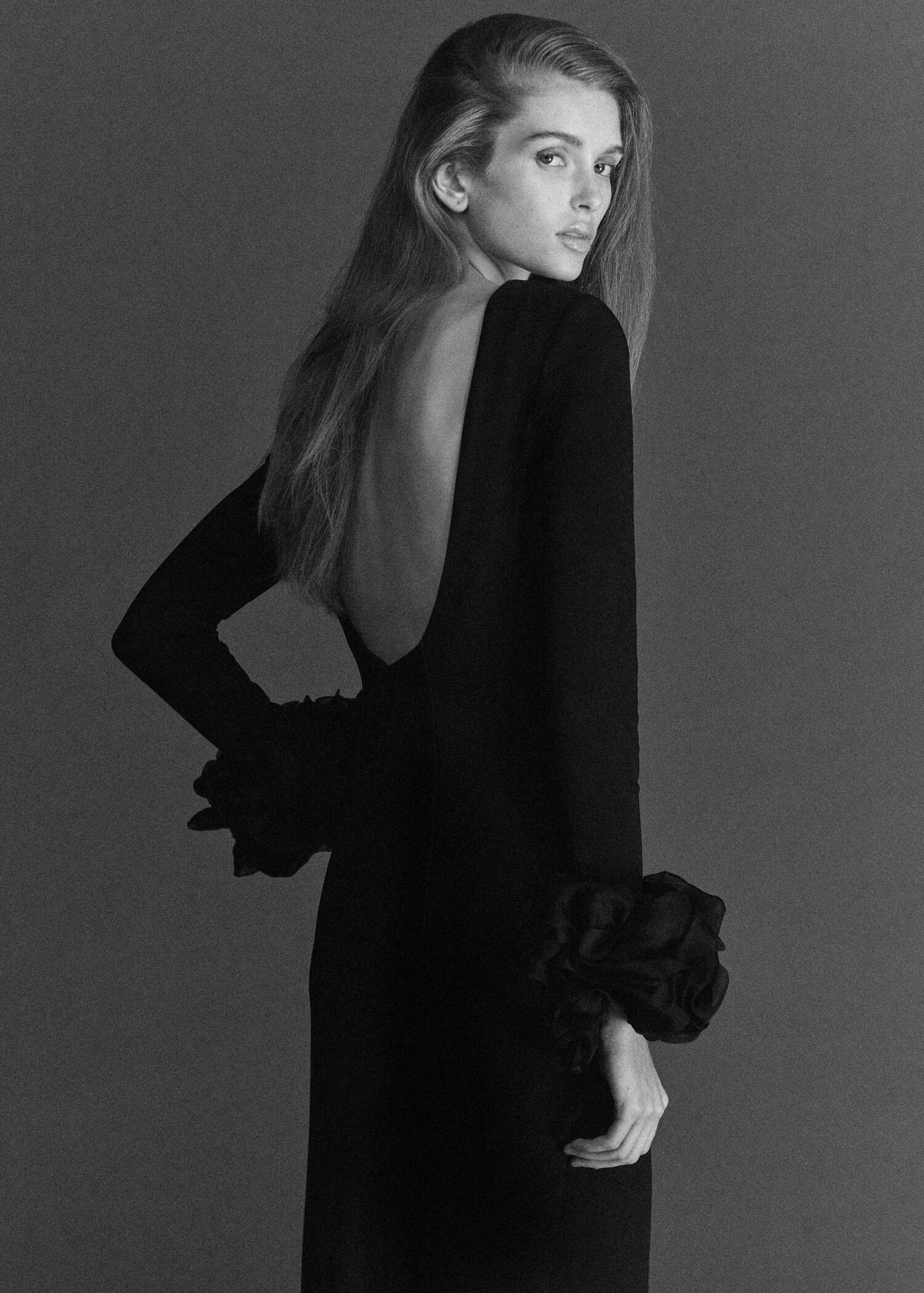 Open-back dress with flower cuffs - Medium plane