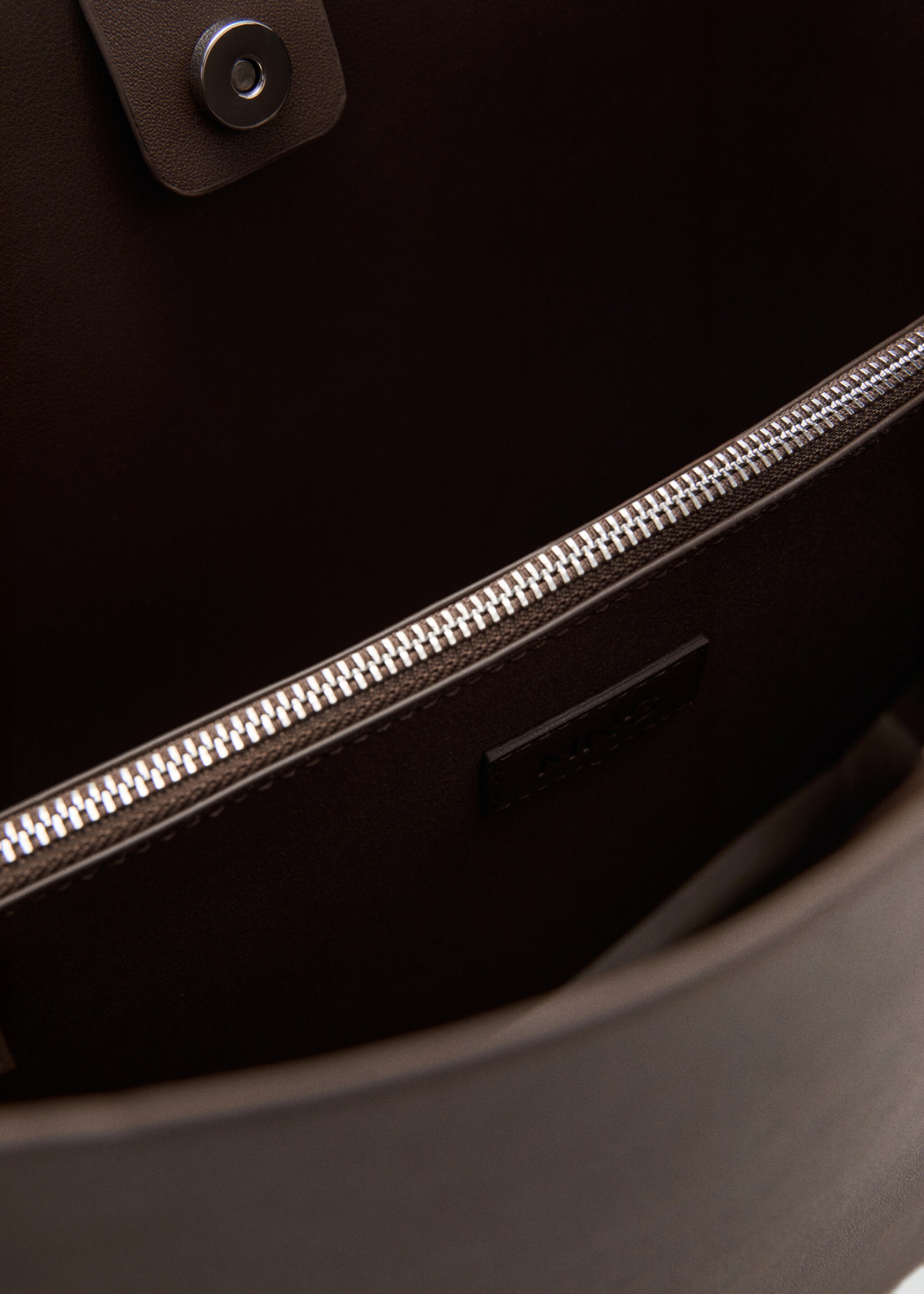 Shopper bag with buckle - Details of the article 3, Chocolate. Ref: 27081320-00.