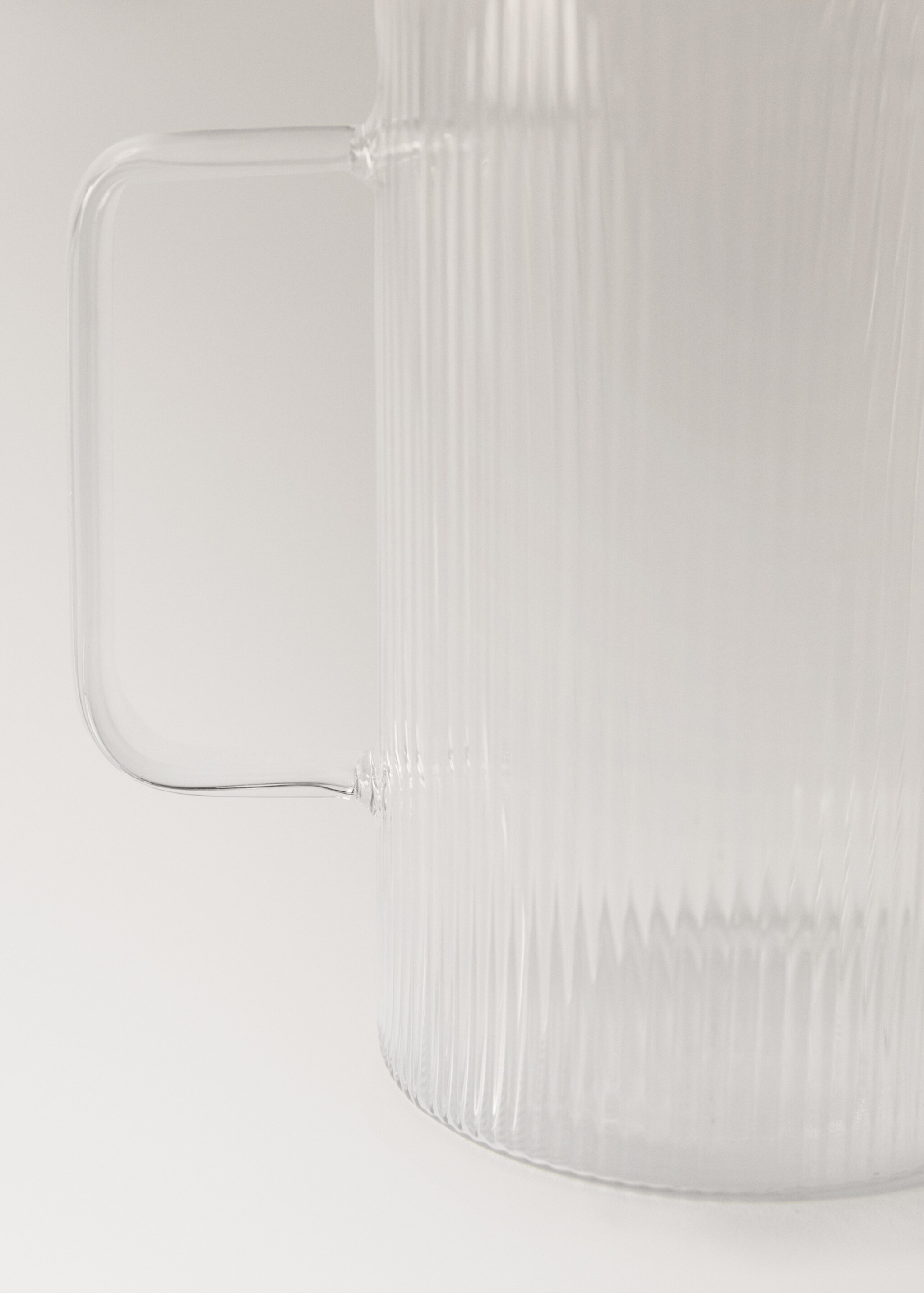 Borosilikat-Karaffe mit Linienrelief - Detail des Artikels 1, Eisgrau. Ref: 27081322-00.