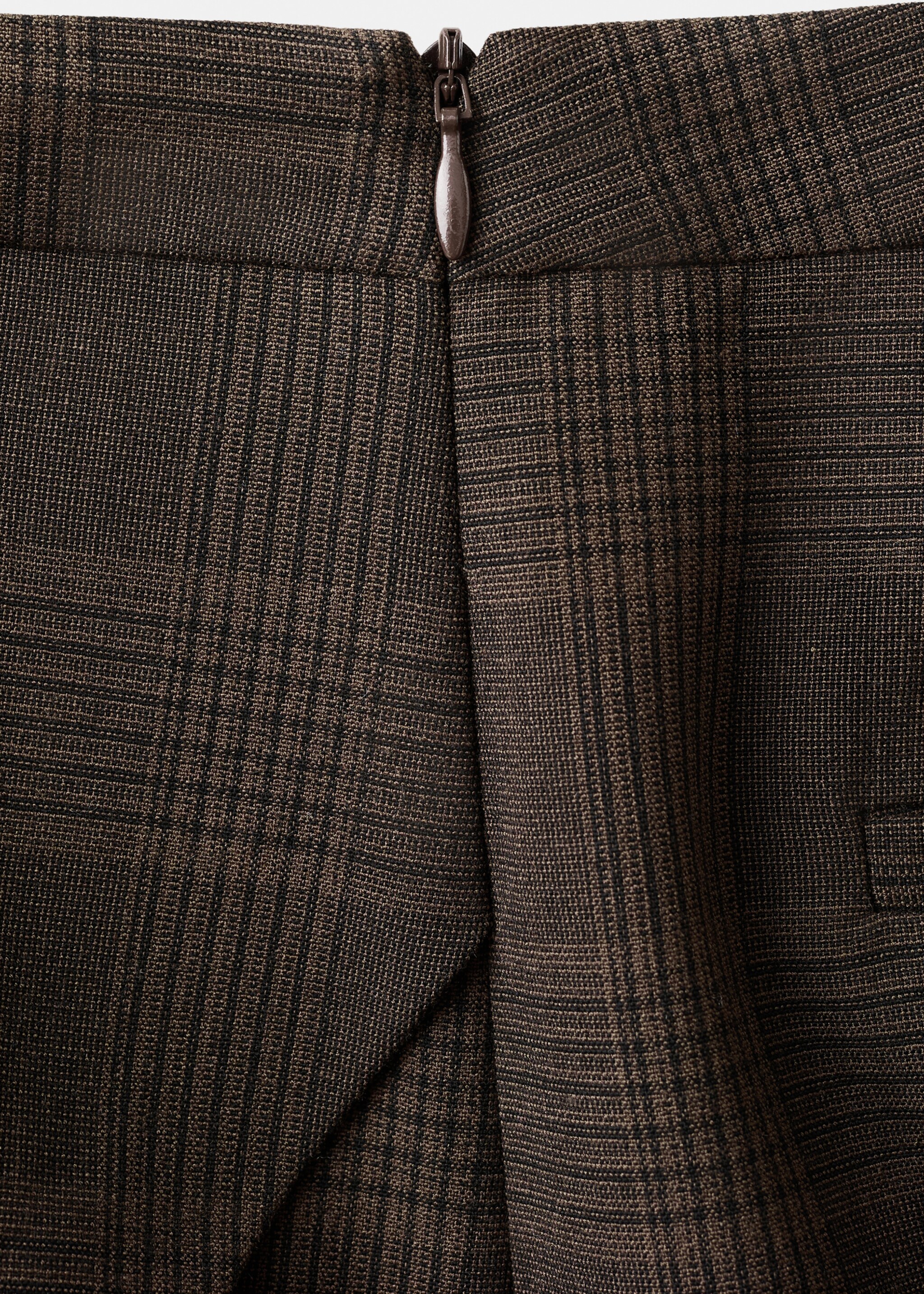 Checked asymmetric skirt - Details of the article 8, Brown. Ref: 27081323-00.