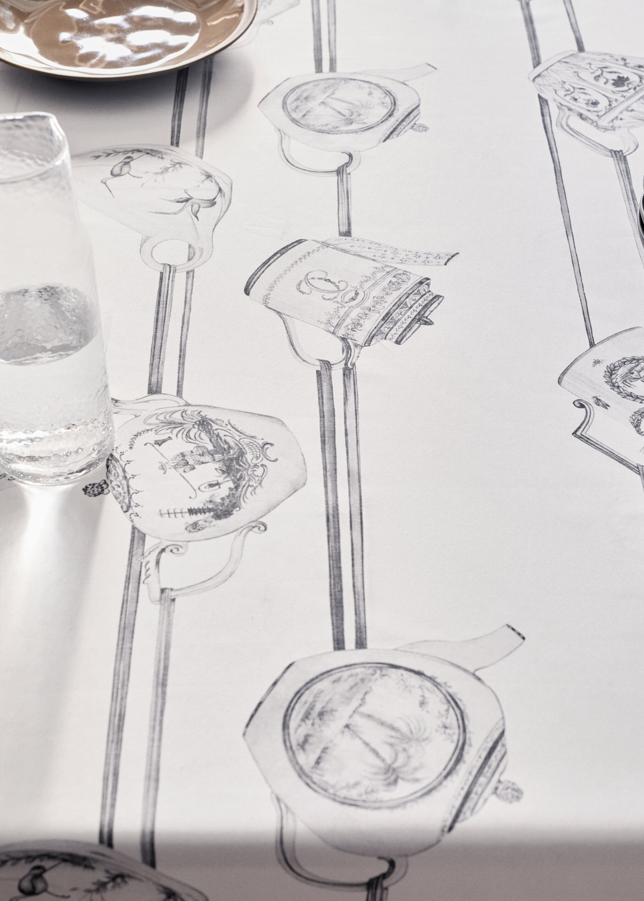 Cotton tablecloth with cup pattern for 8 to 10 guests - Details of the article 7, Grey. Ref: 27081327-00.