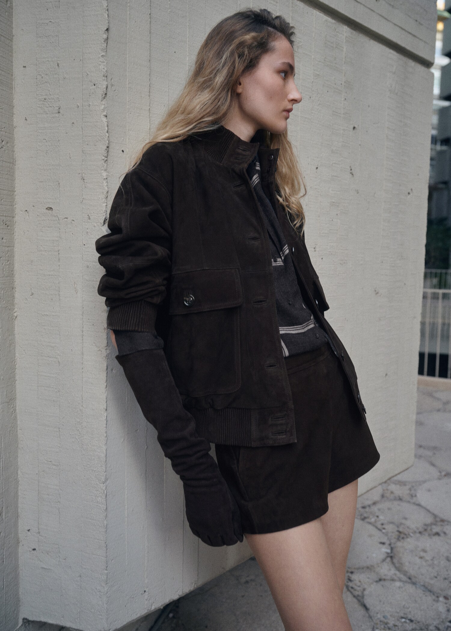 Buttoned suede jacket - Details of the article 1