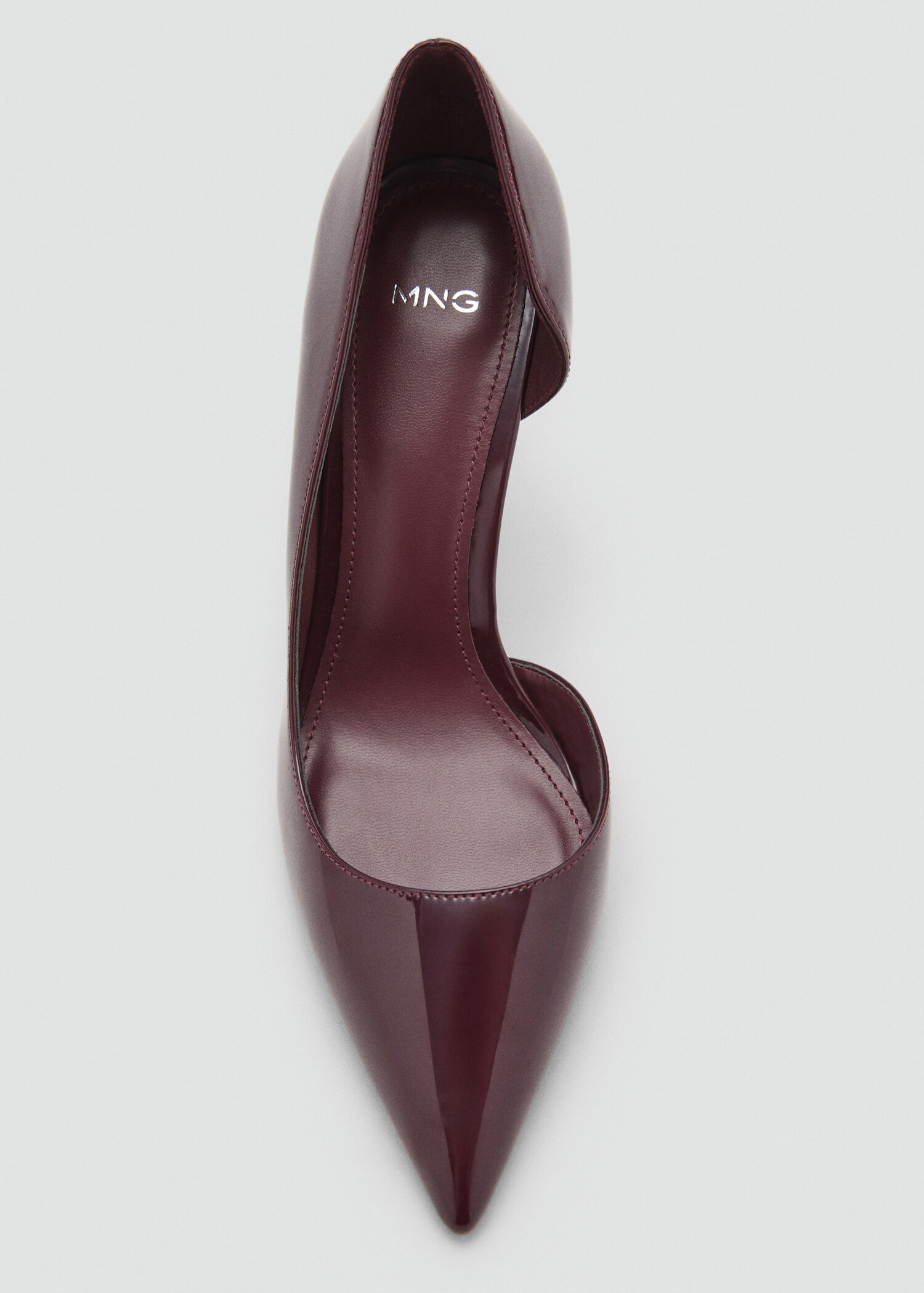 Asymmetrical patent leather court shoes - Details of the article 2