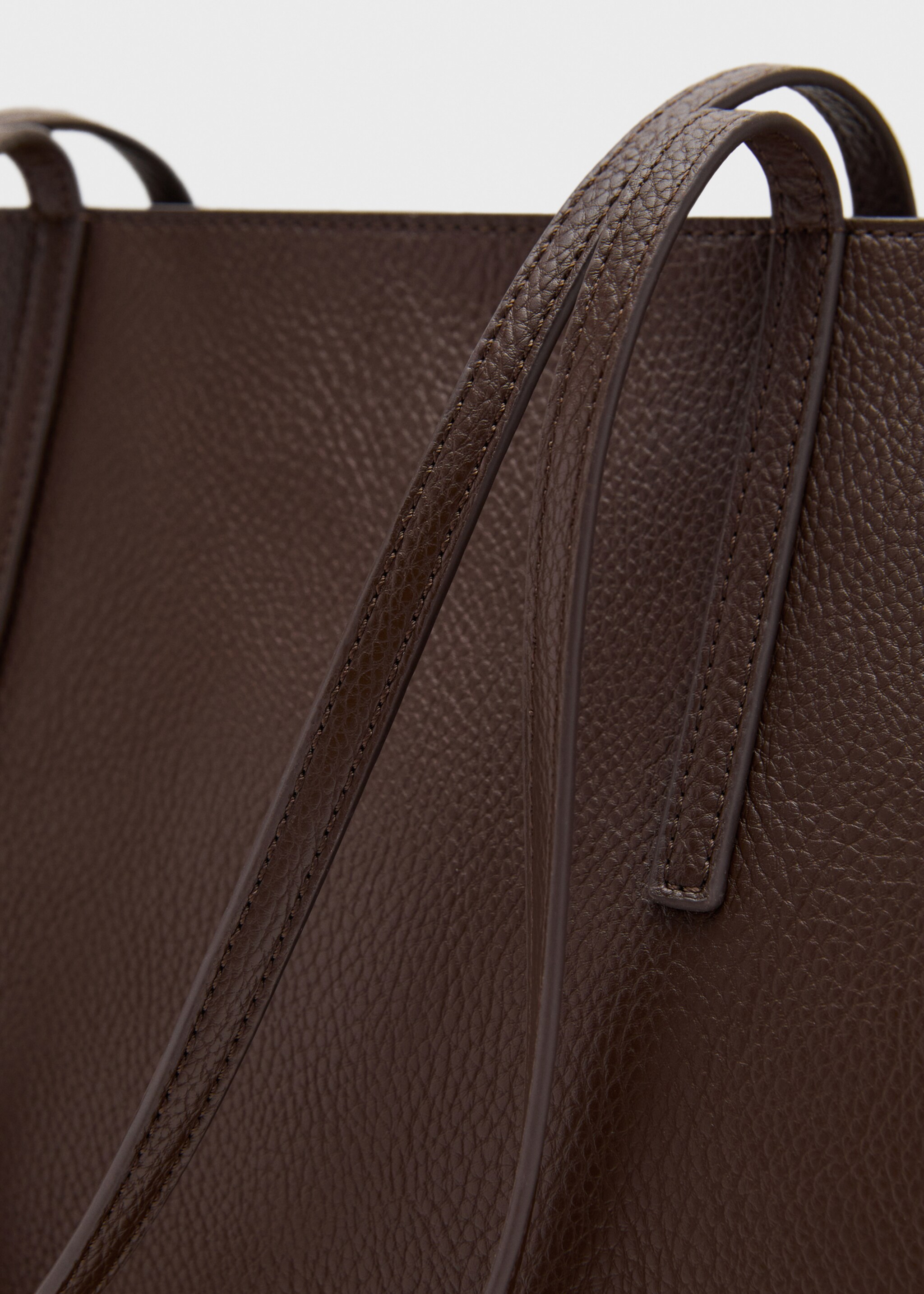 Shopper bag with double handle - Details of the article 2, Chocolate. Ref: 27081340-00.
