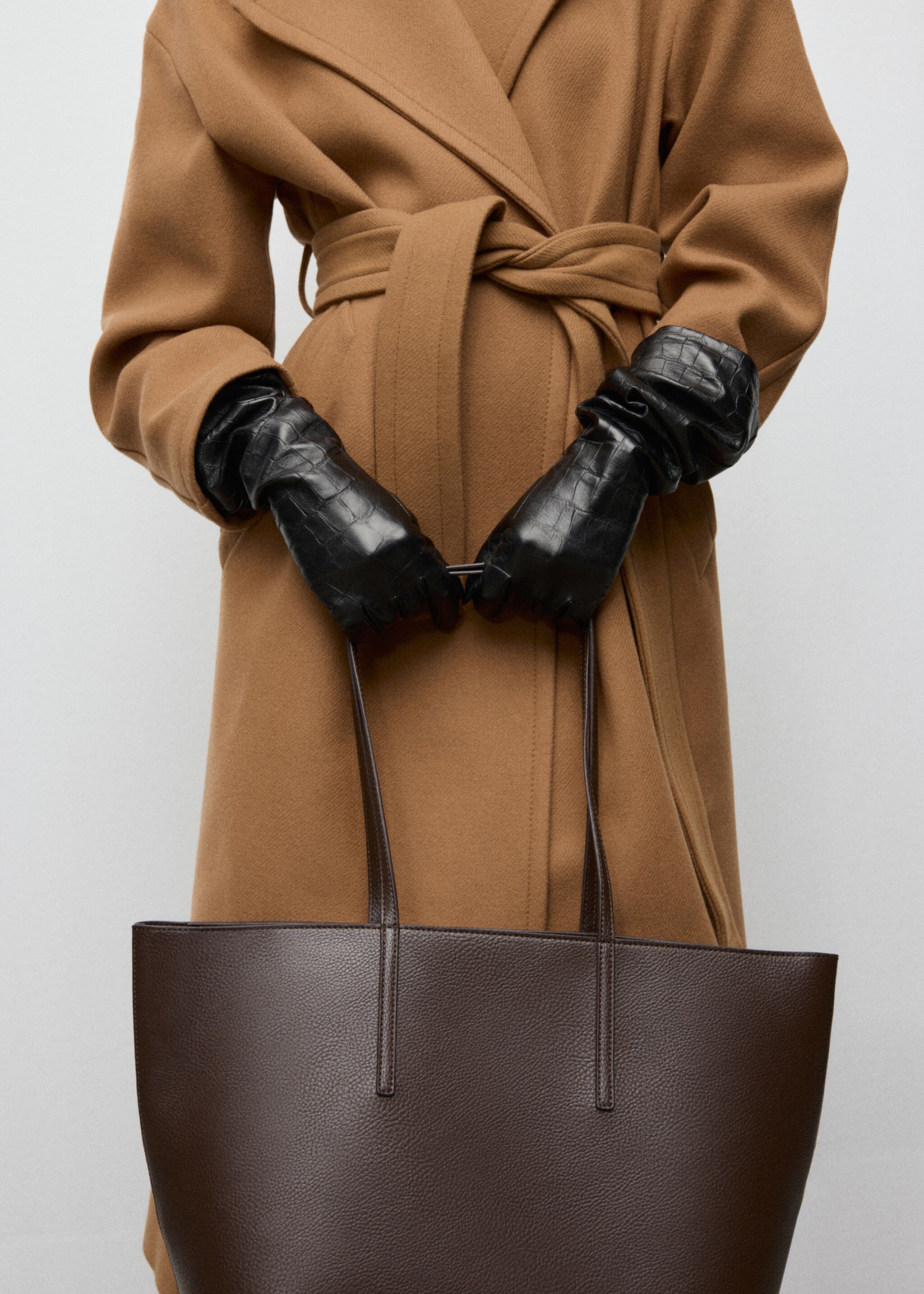 Shopper bag with double handle - Details of the article 9, Chocolate. Ref: 27081340-00.