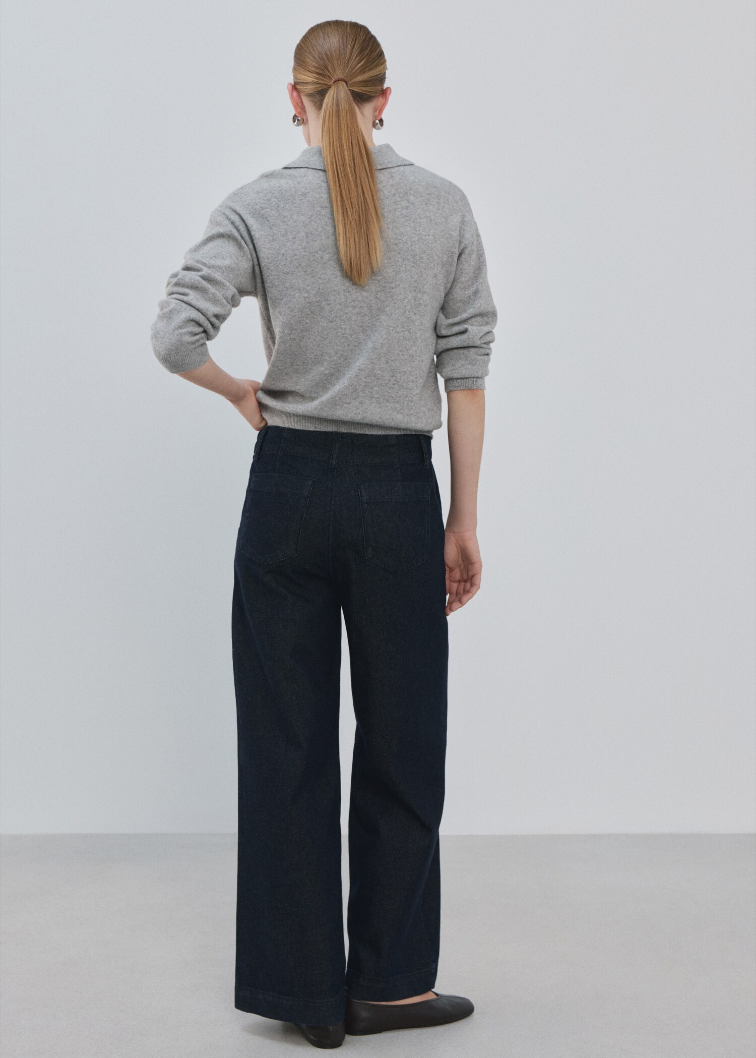 Wide leg mid-rise jeans - Reverse of the article