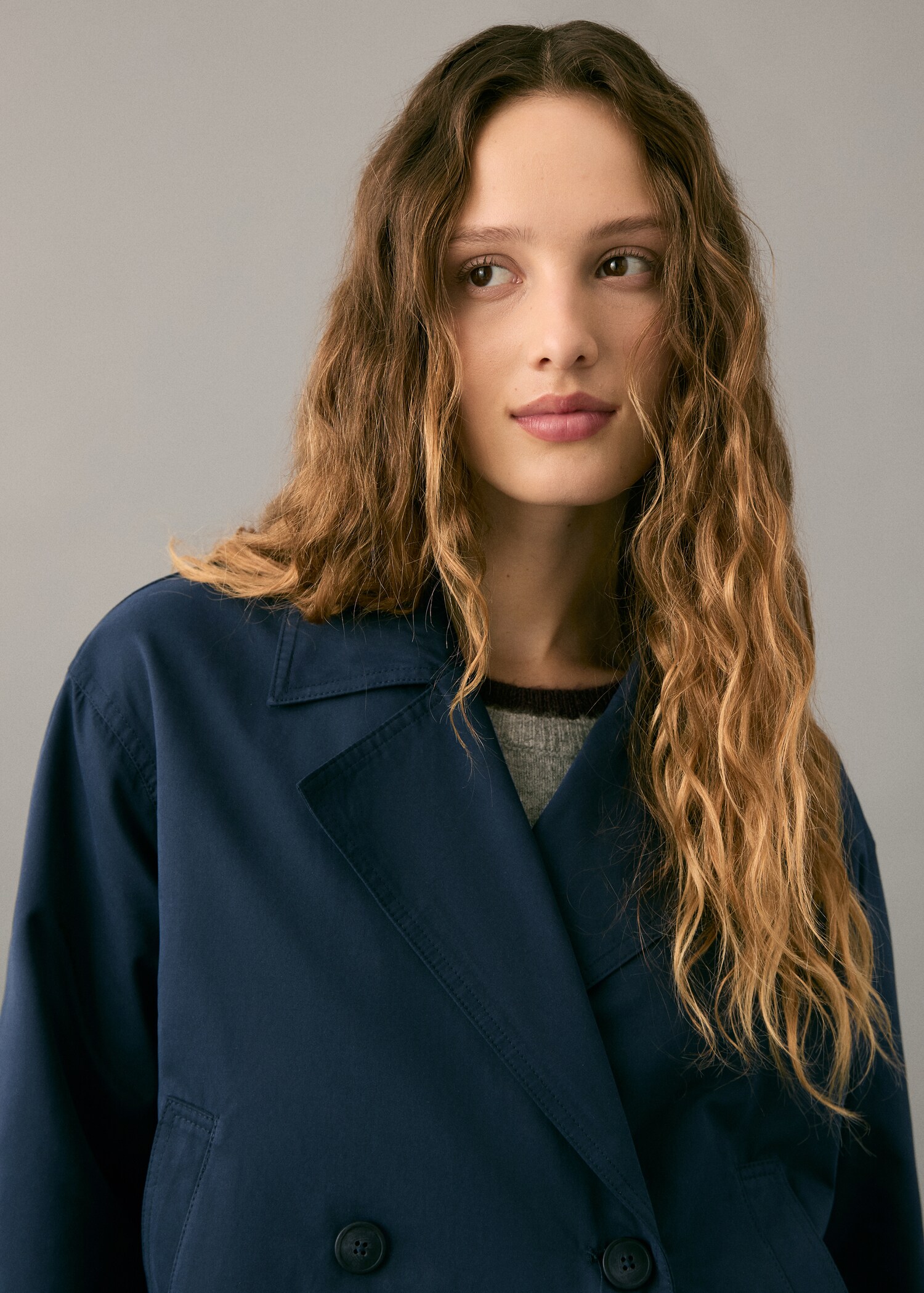 Short trench coat - Details of the article 1