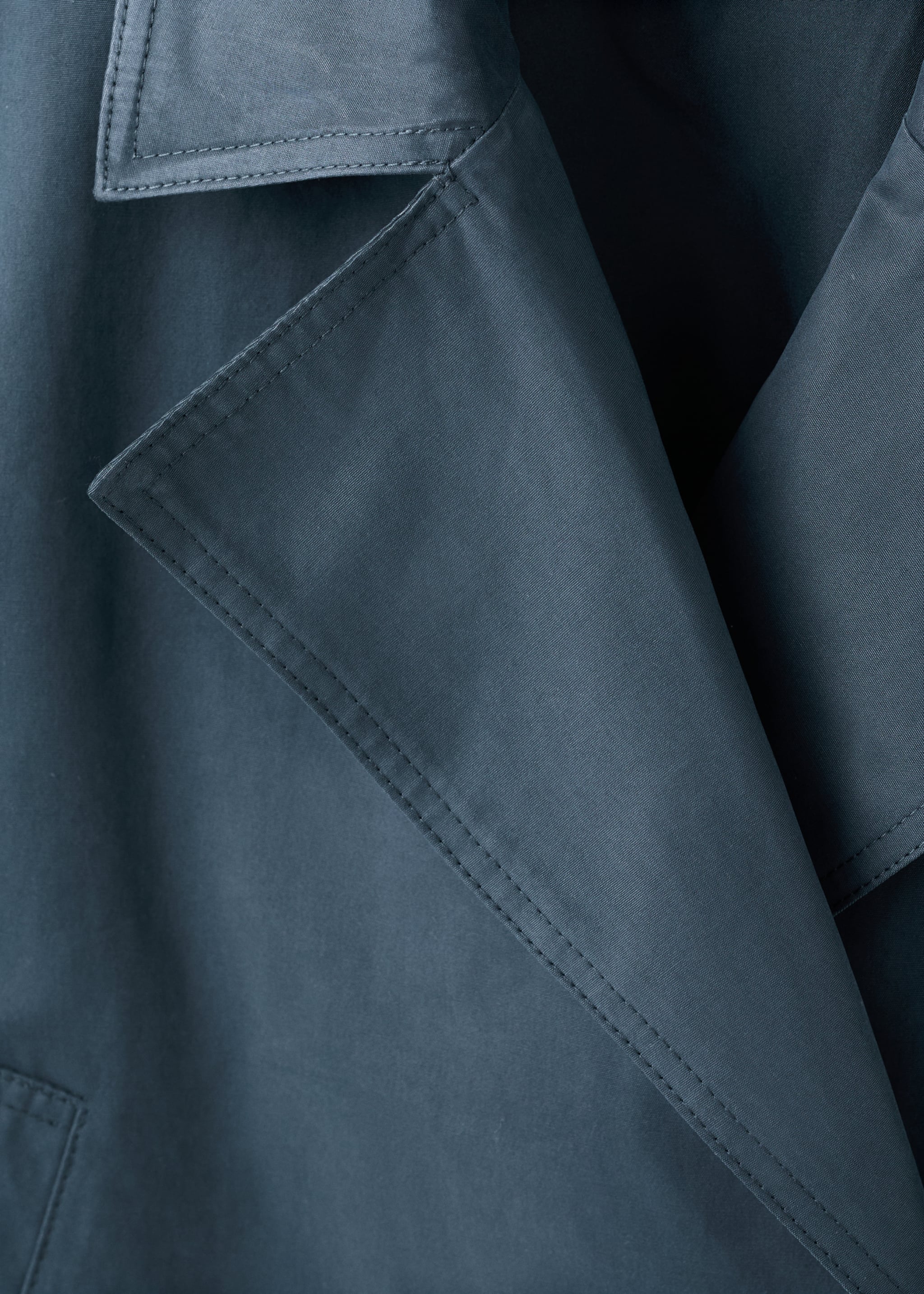 Short trench coat - Details of the article 8, Dark Navy. Ref: 27081517-00.
