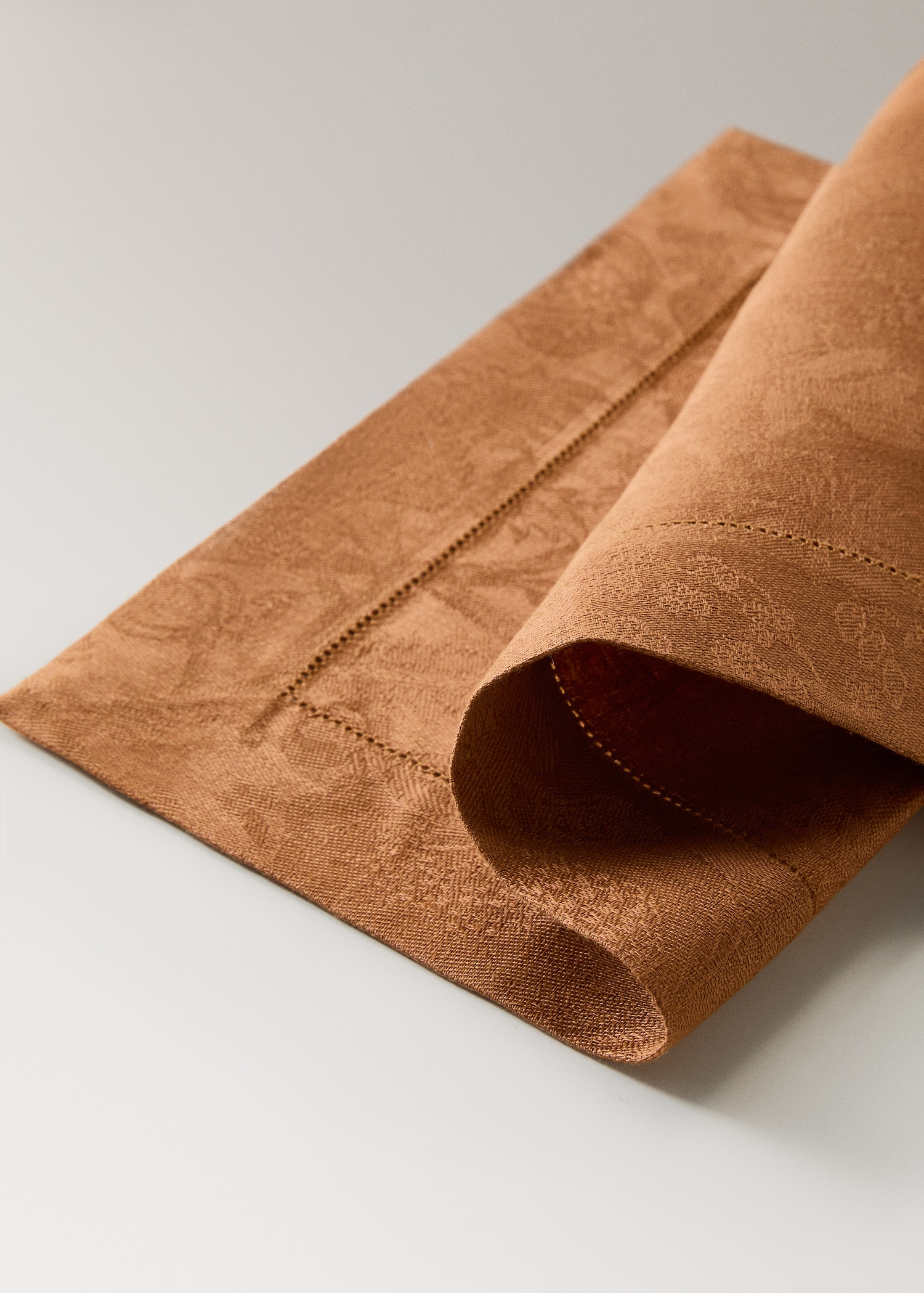 100% linen placemat with floral print - Details of the article 1