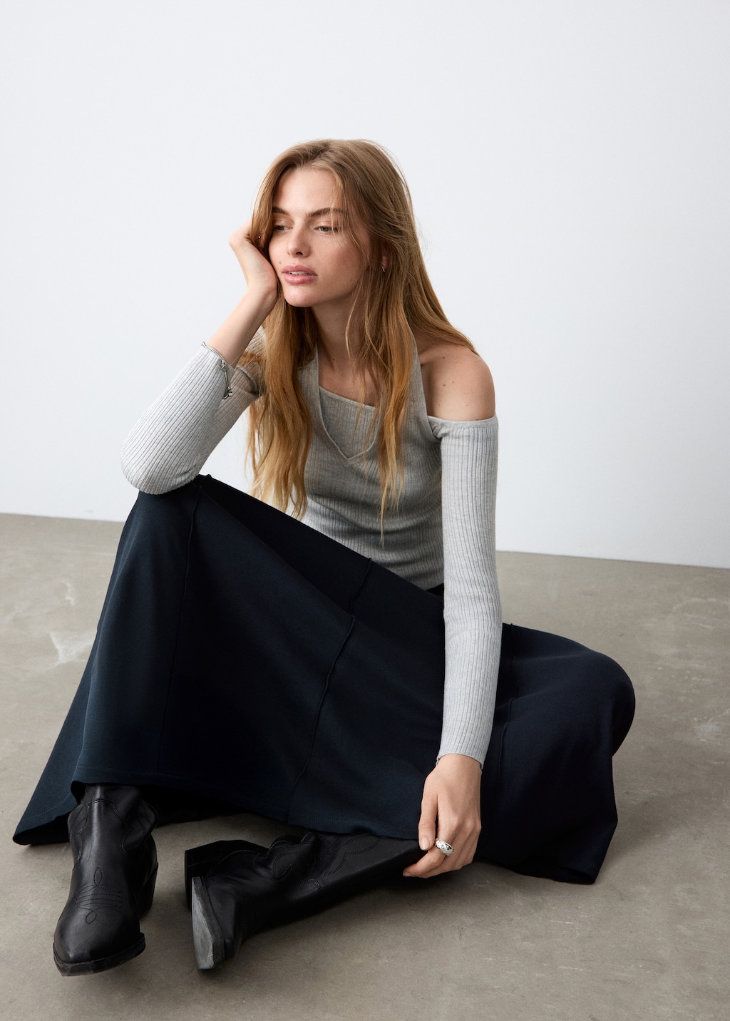 Knitted long skirt with seam detail