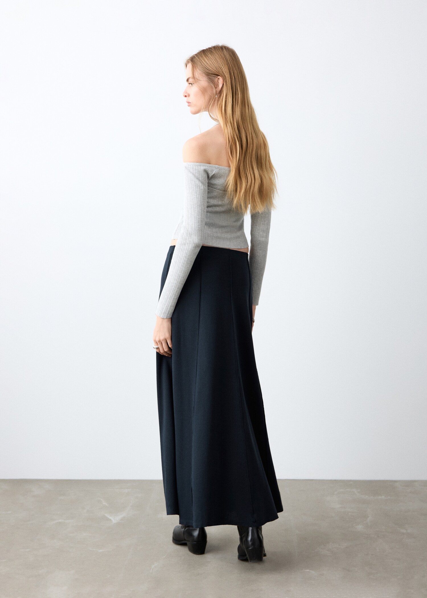 Knitted long skirt with seam detail - Reverse of the article