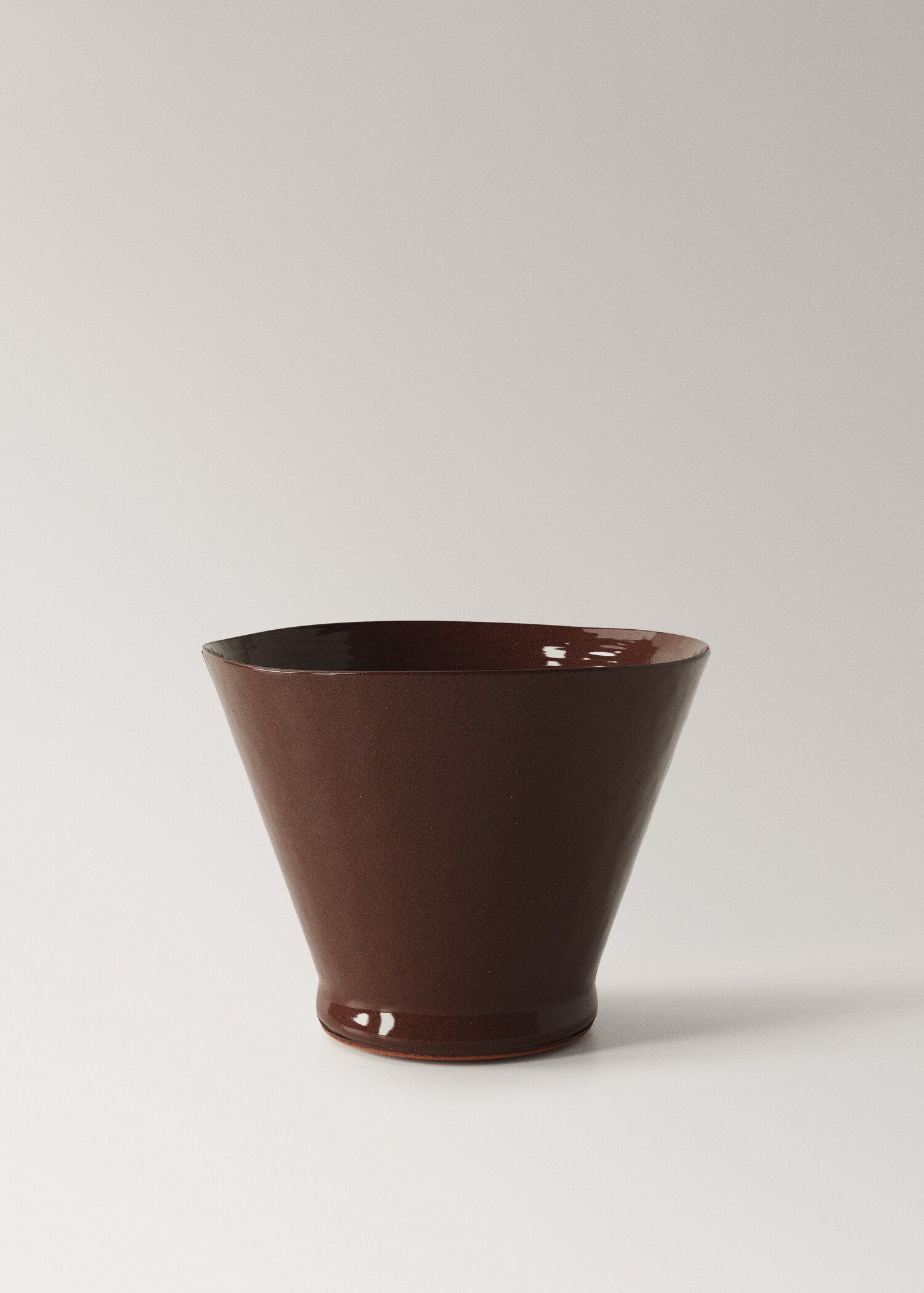 Large irregular terracotta plant pot - Article without model