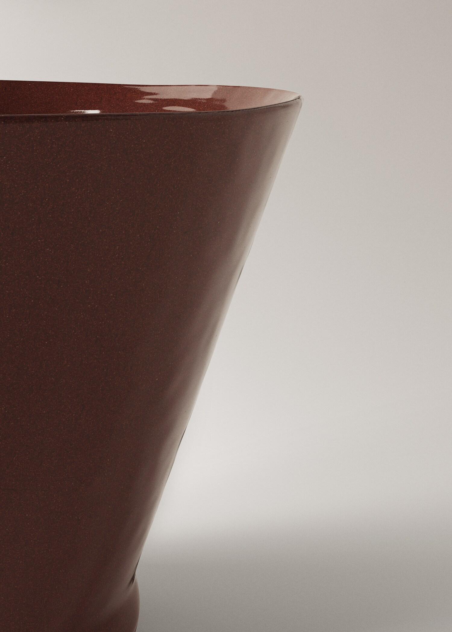 Large irregular terracotta plant pot - Details of the article 1